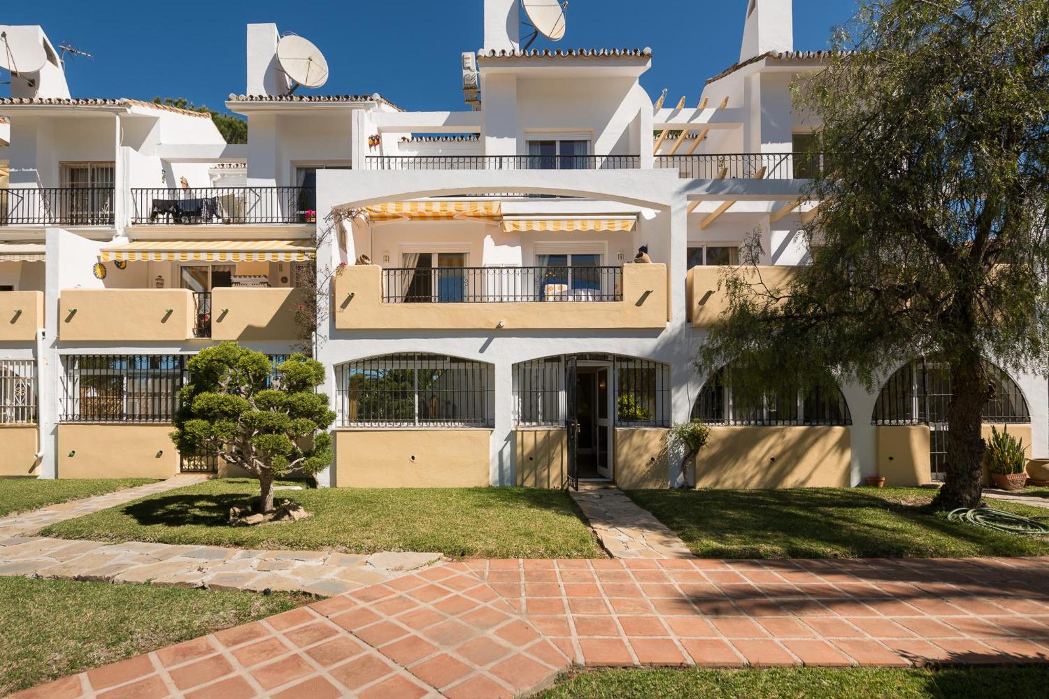 Calahonda Townhouse by GHR Rentals view 5
