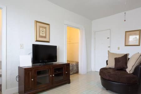 Gallo Condo 33/downtown/8st