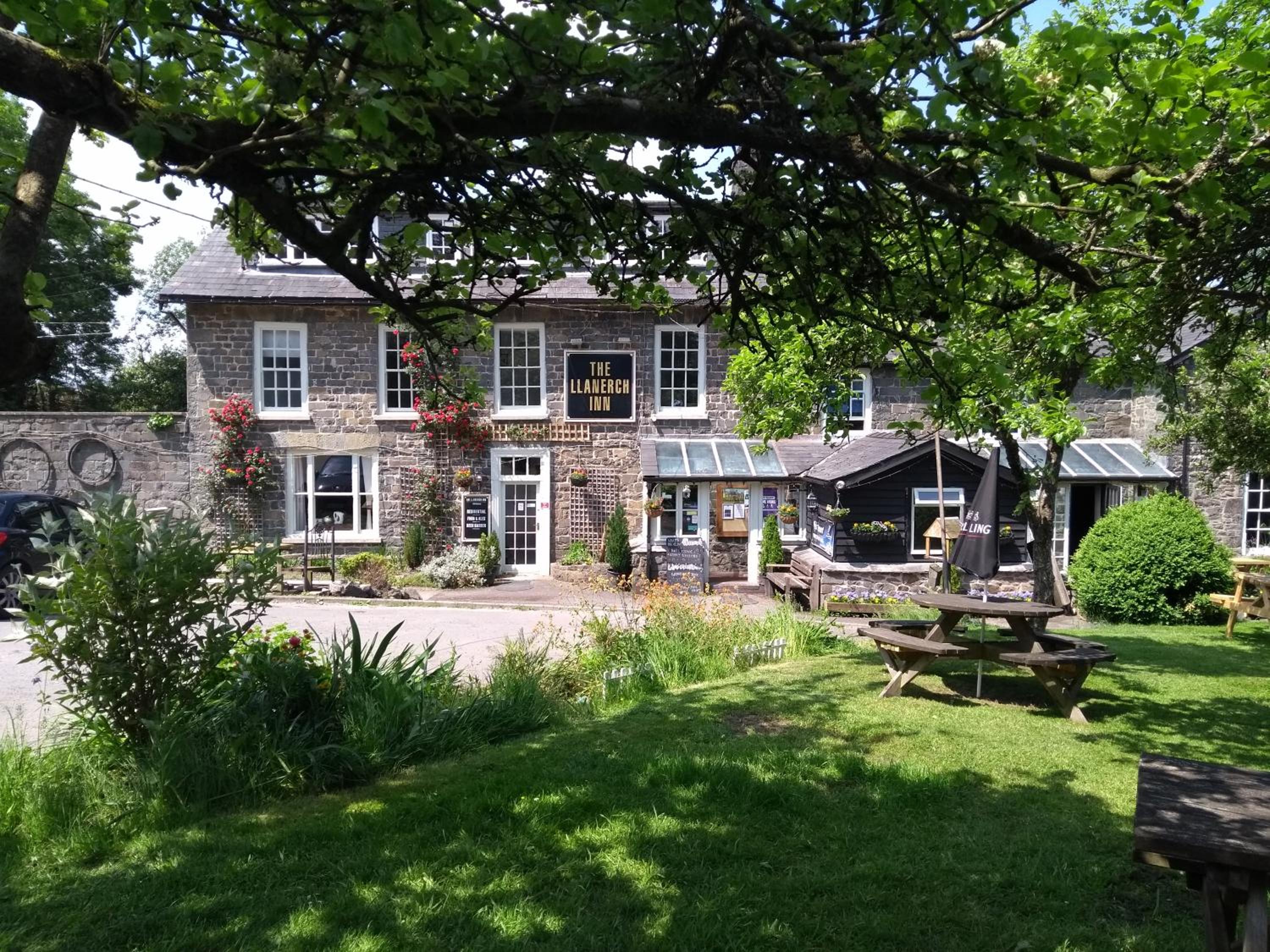 Hotel Llanerch Inn - Image 1