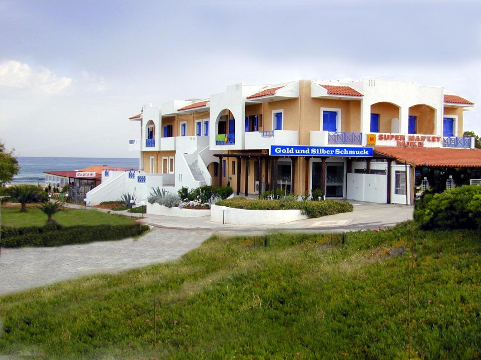 Mike's Beach Apartments & Studios