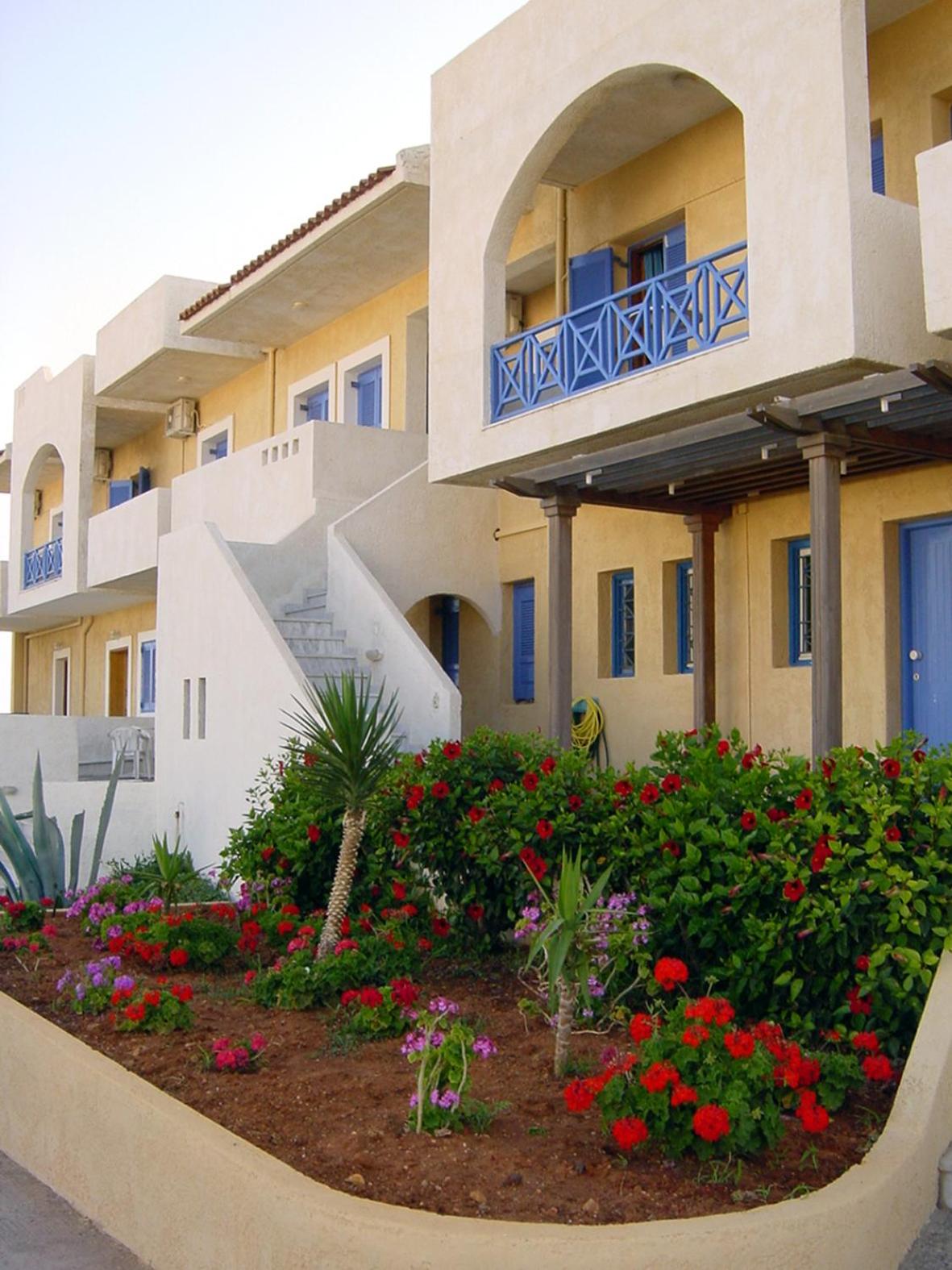 Mike's Beach Apartments & Studios