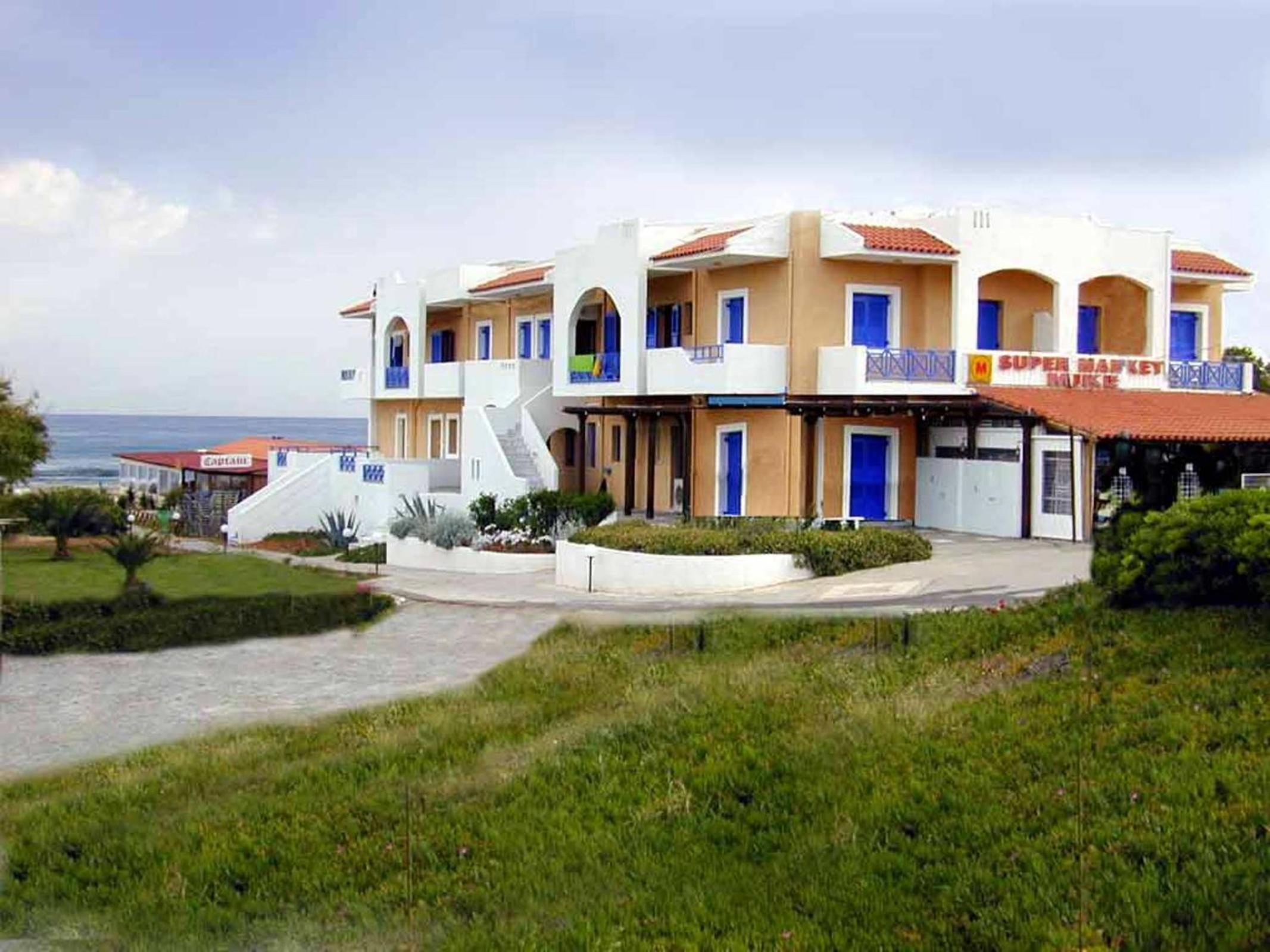 Mike's Beach Apartments & Studios