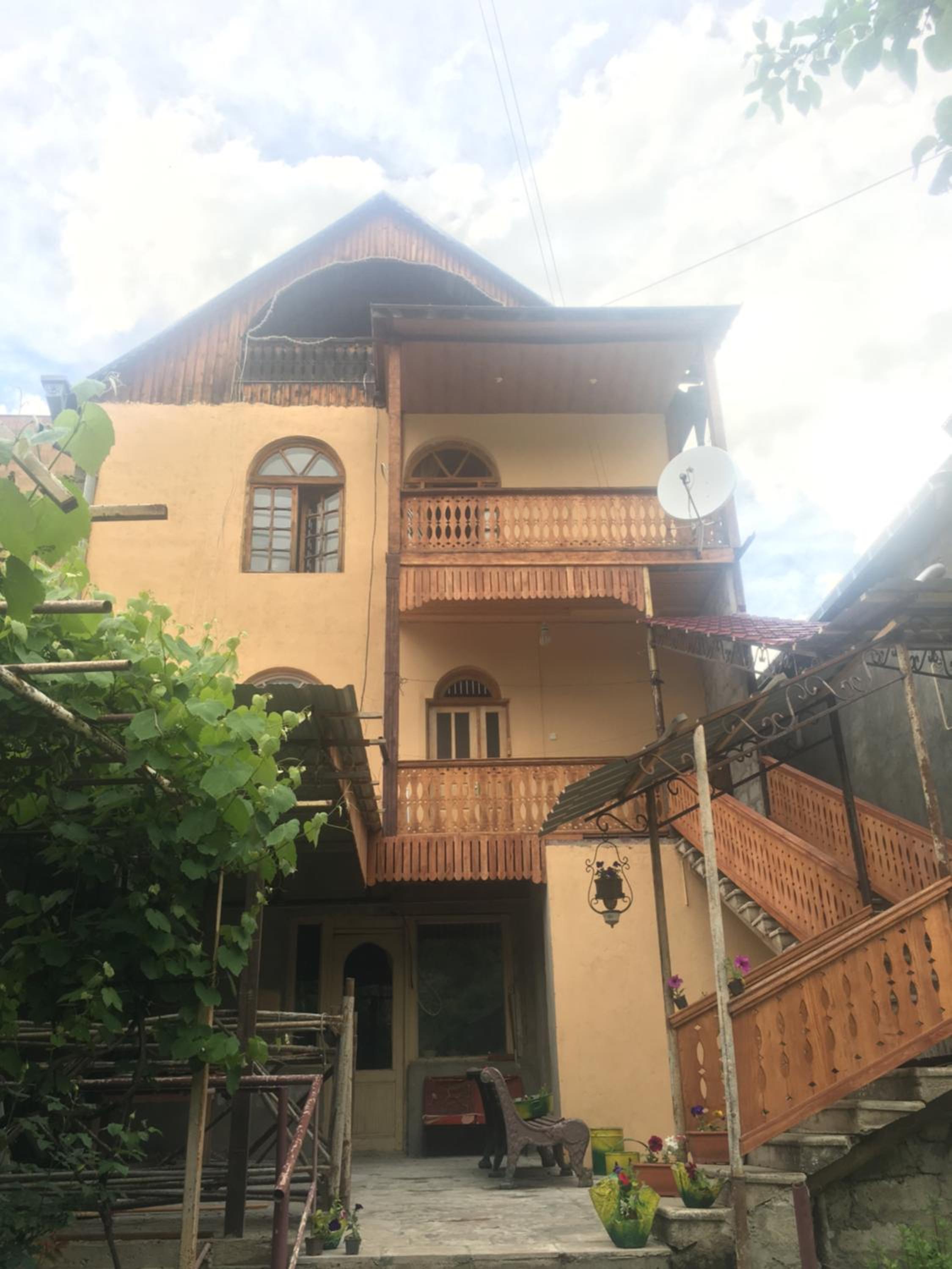 Areguni Guest House