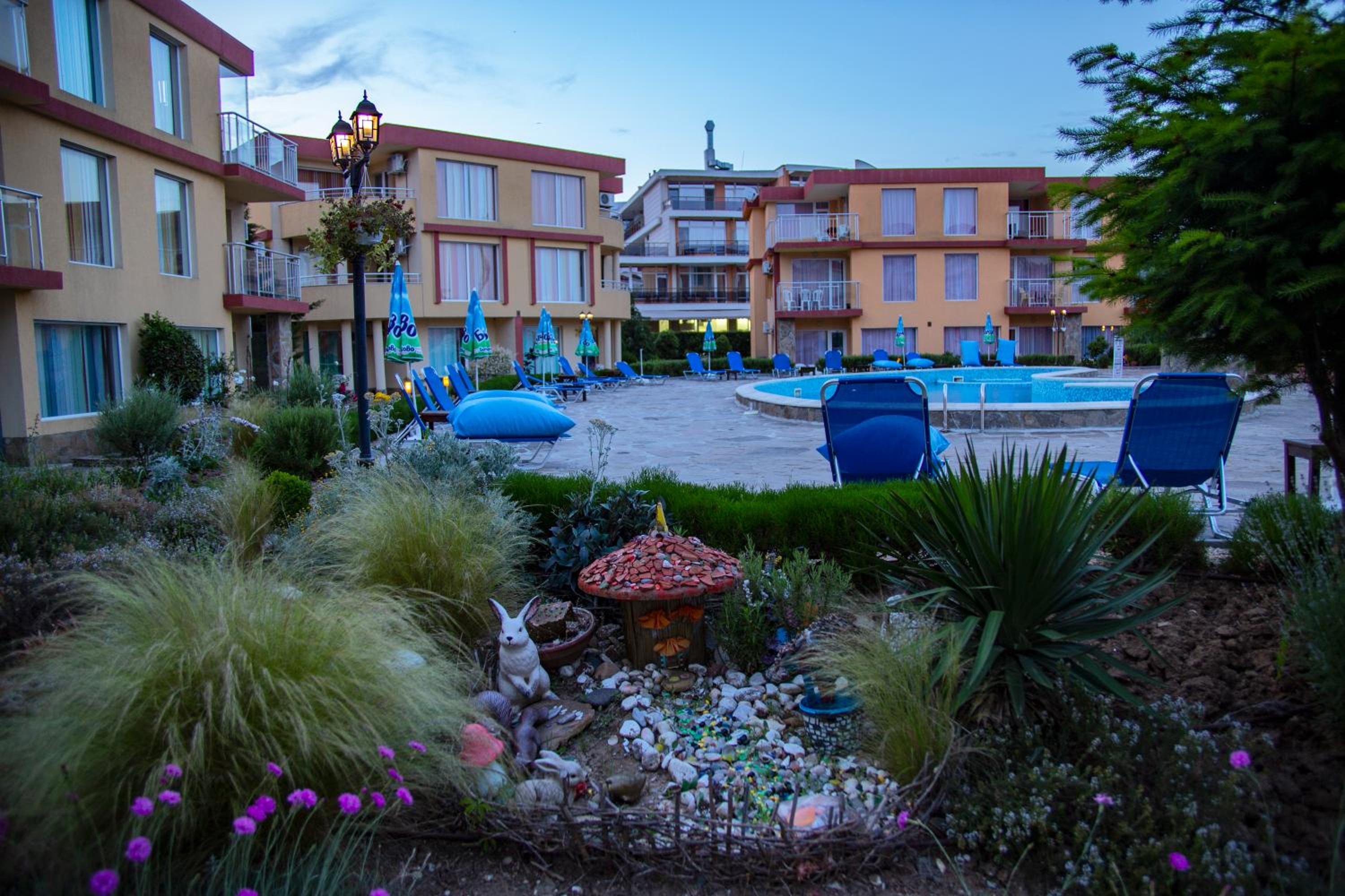 Mappy Holidays Aparthotel view 4