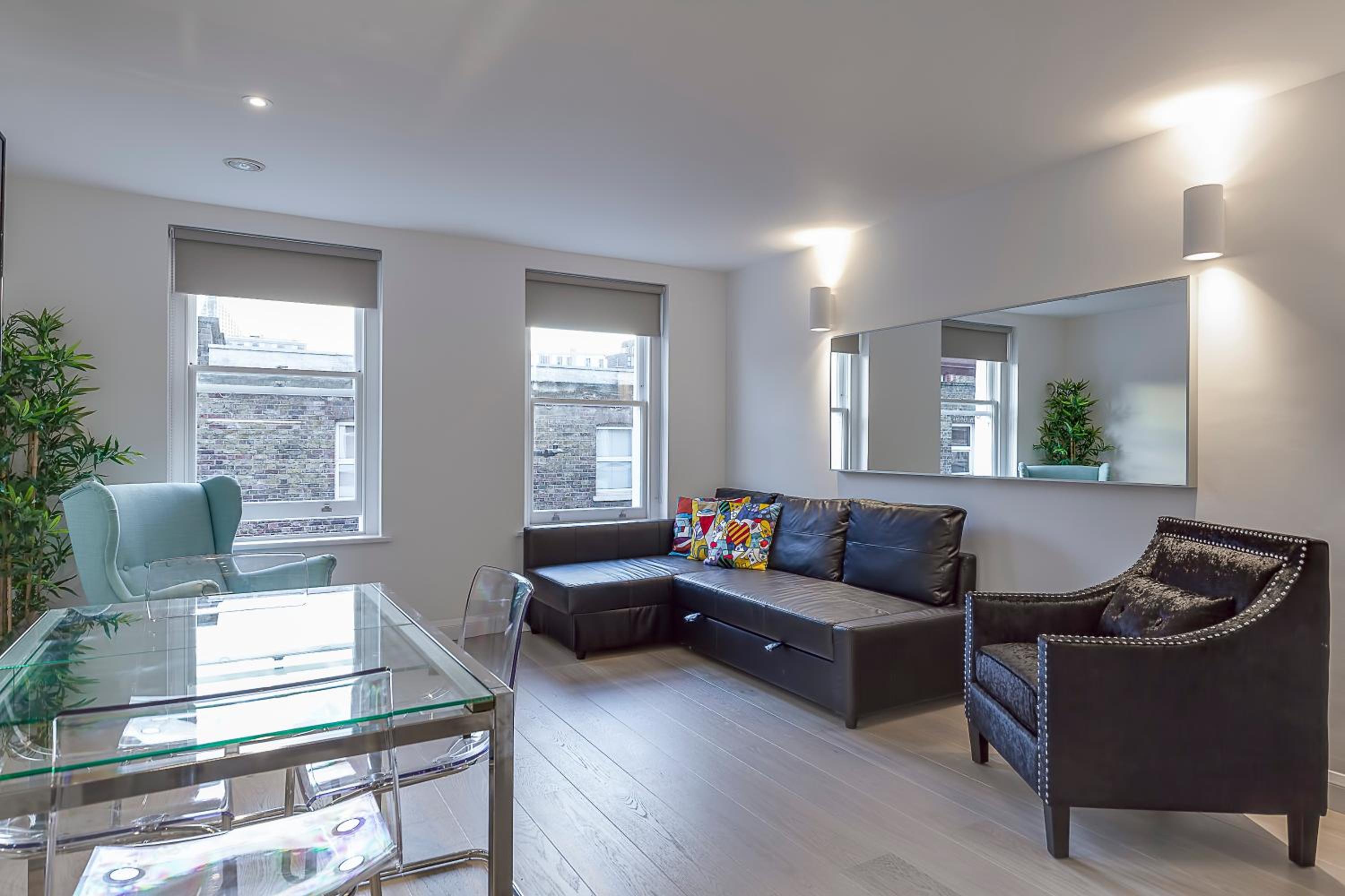 Charles Dickens, Tate Modern Apartments