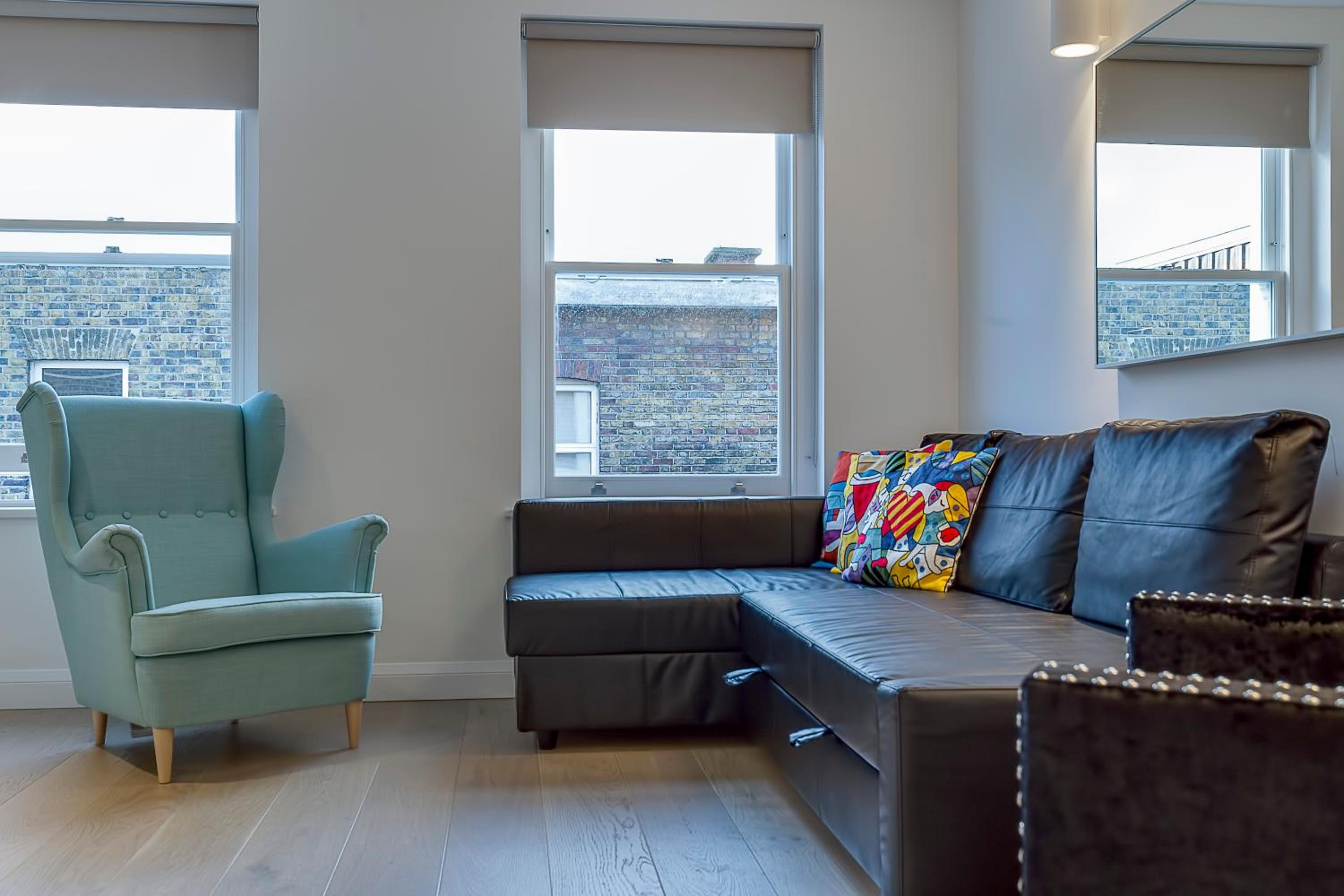 Charles Dickens, Tate Modern Apartments