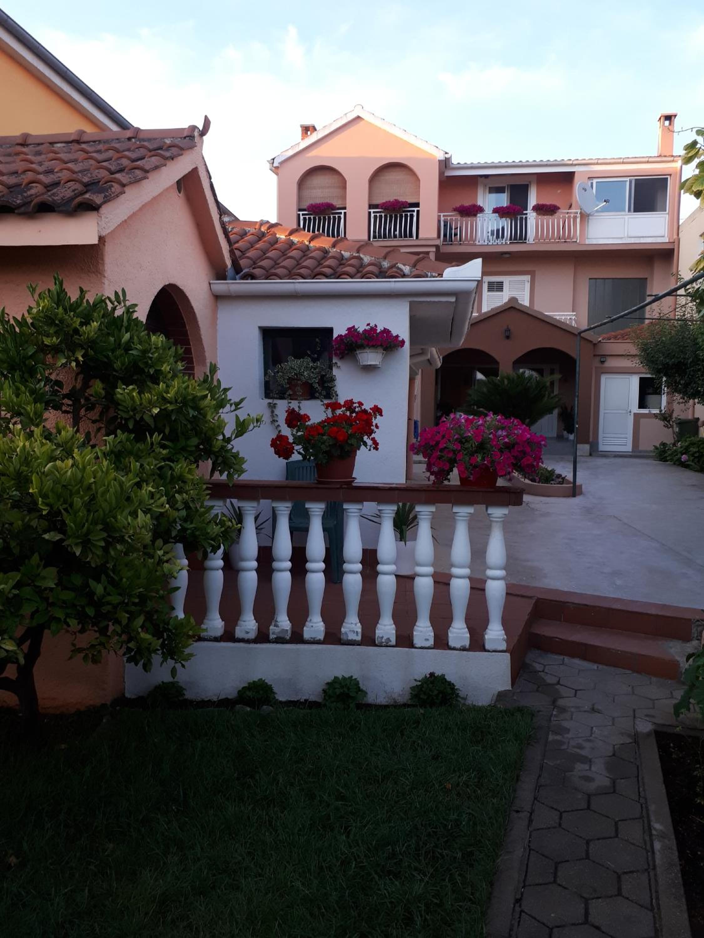 Photo 32