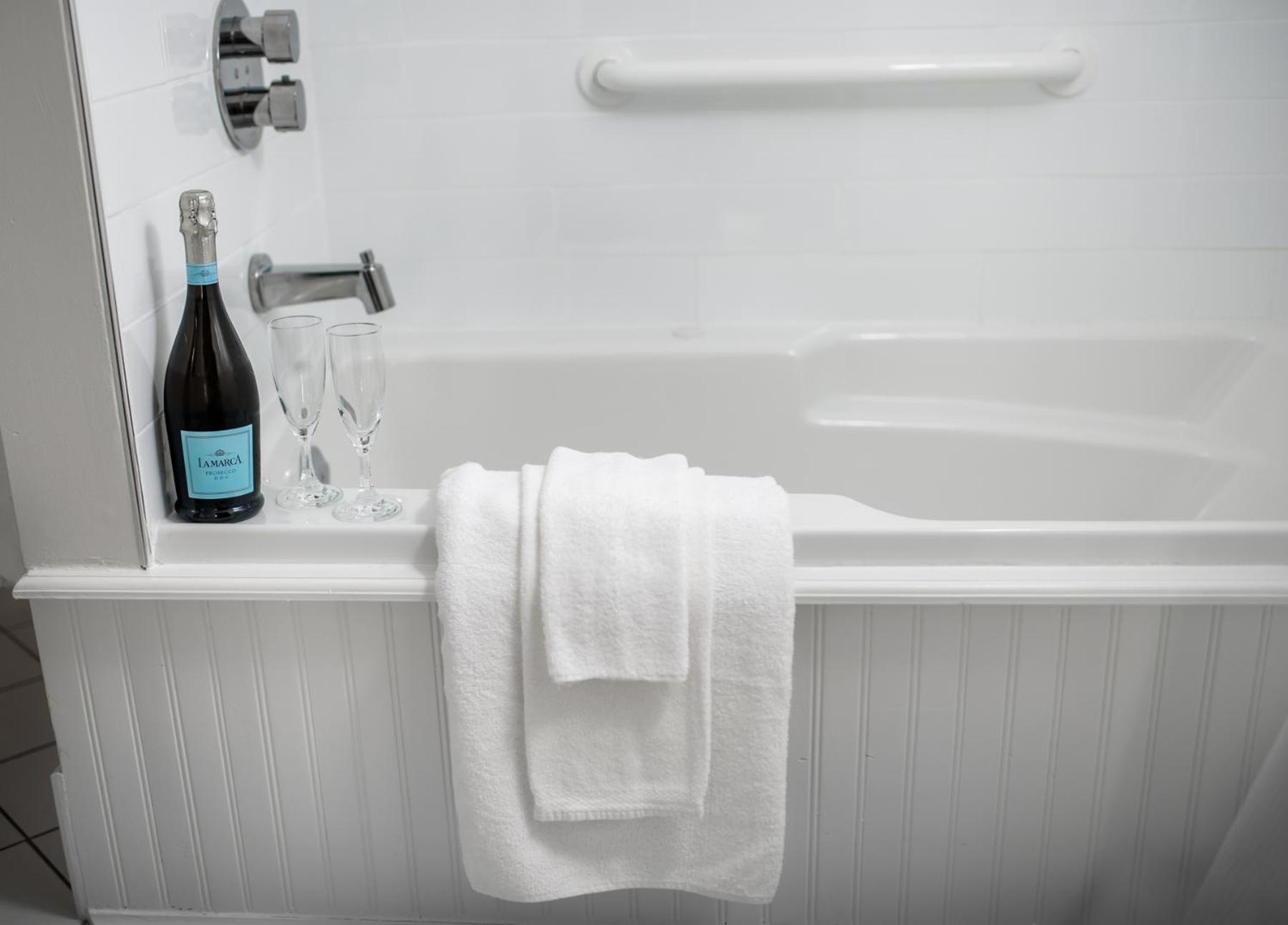 The Kitch'inn - Boutique Inn and Wine Bar