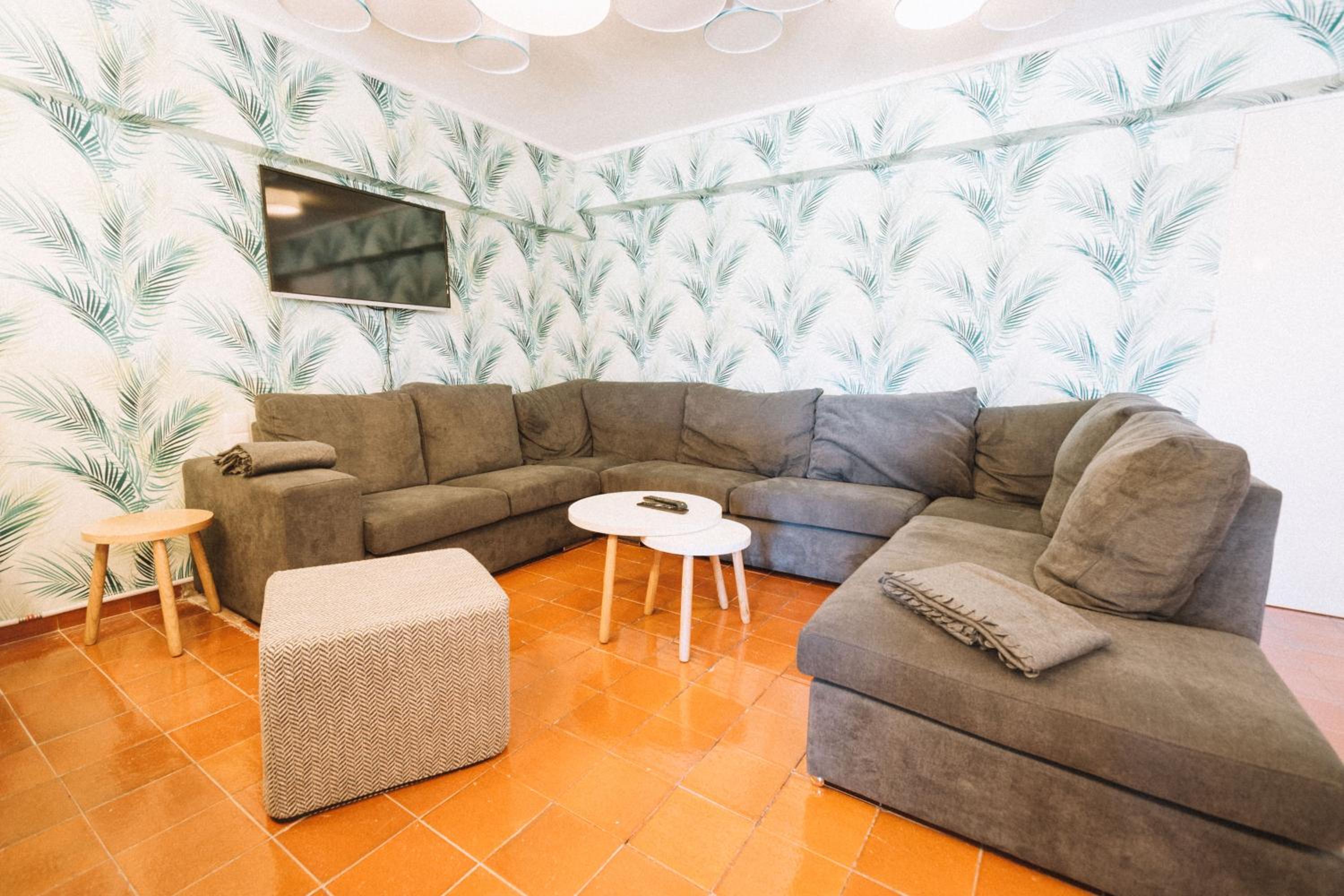 Nice Way Cascais Hostel & Surf Camp