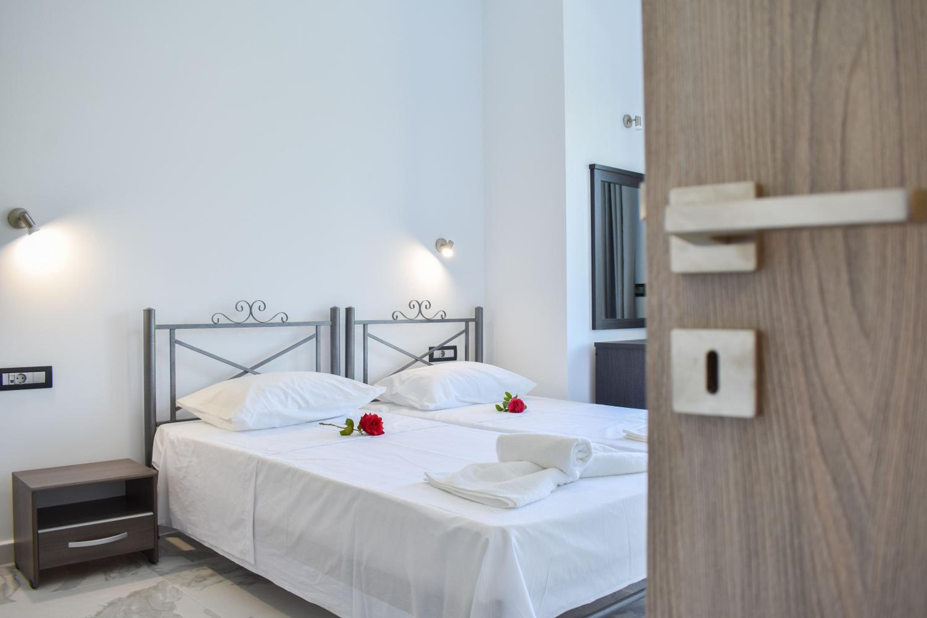 Katsaros Luxury Apts 5min walk to beach