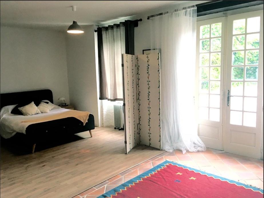 Maison Lyre, Pompadour view 3