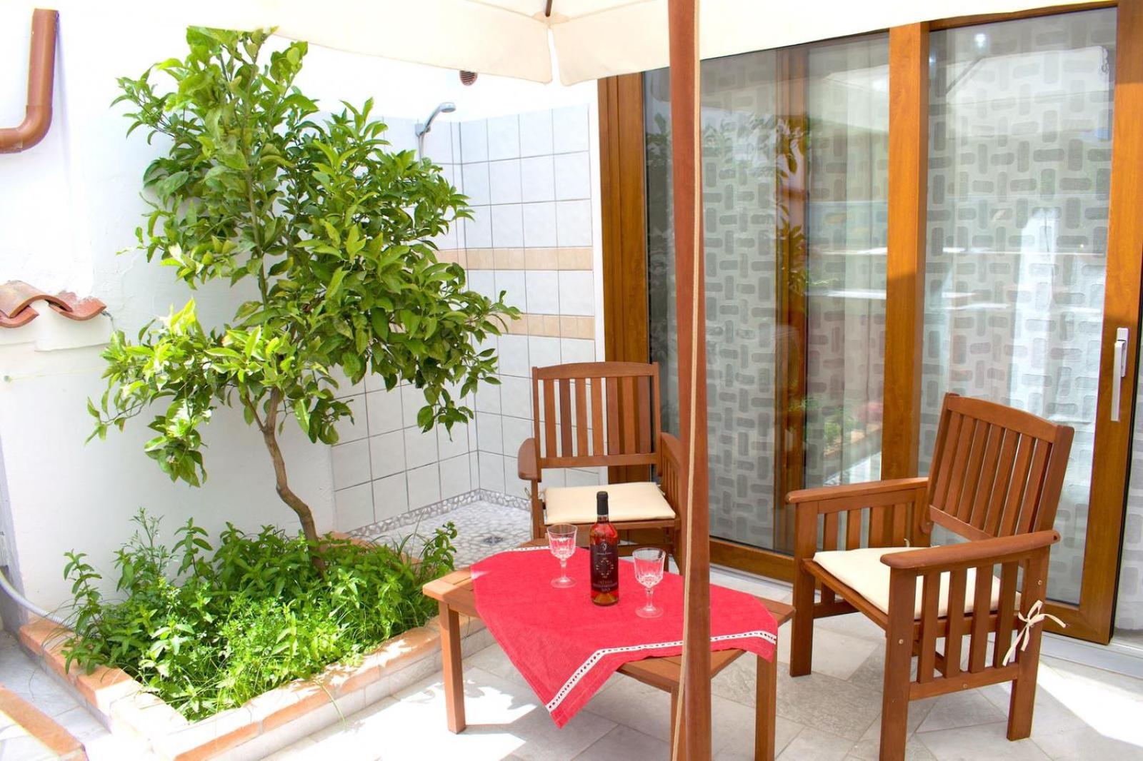 Purple Flower Suite Apartment view 4