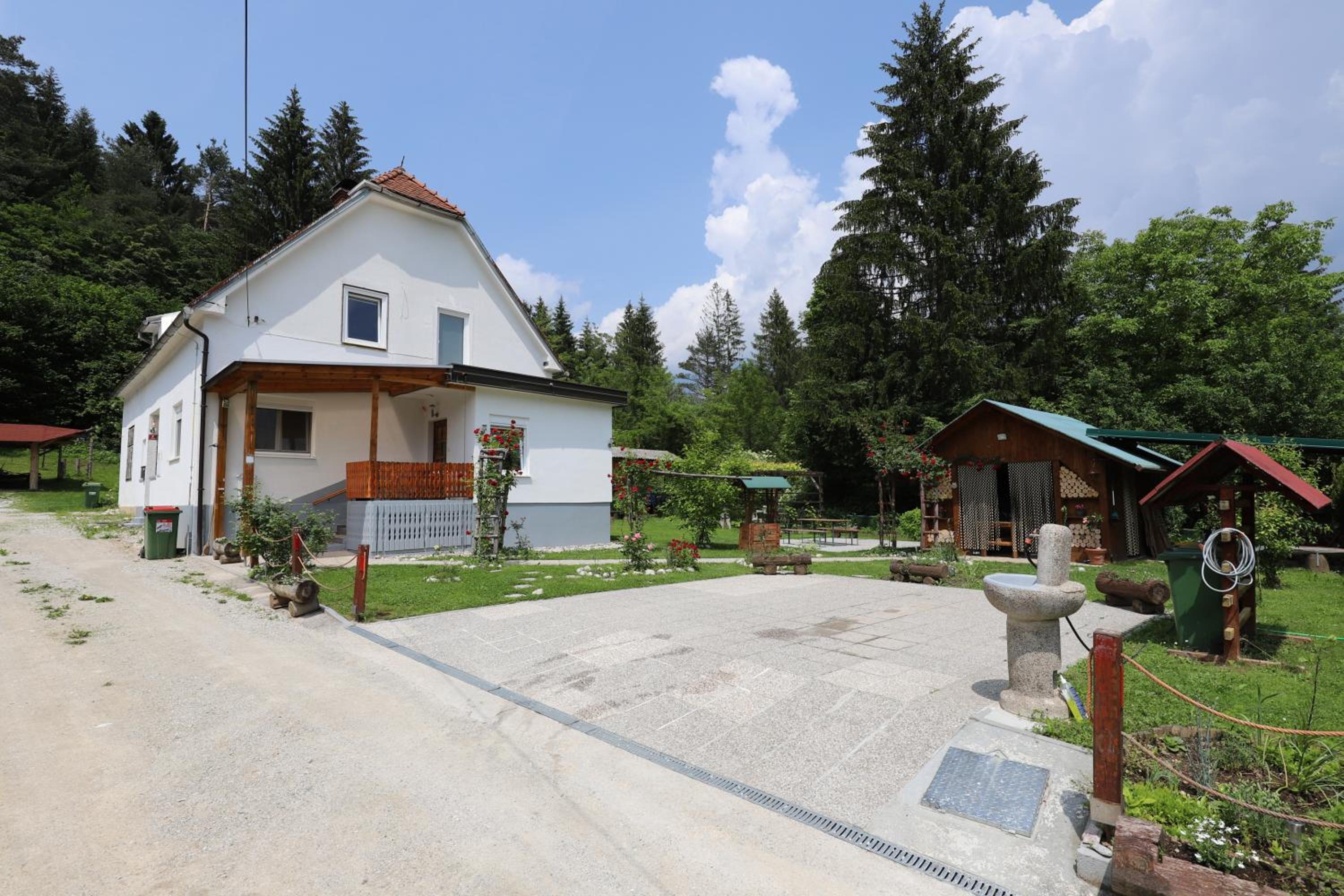 Adventure Cottage with pool and big garden