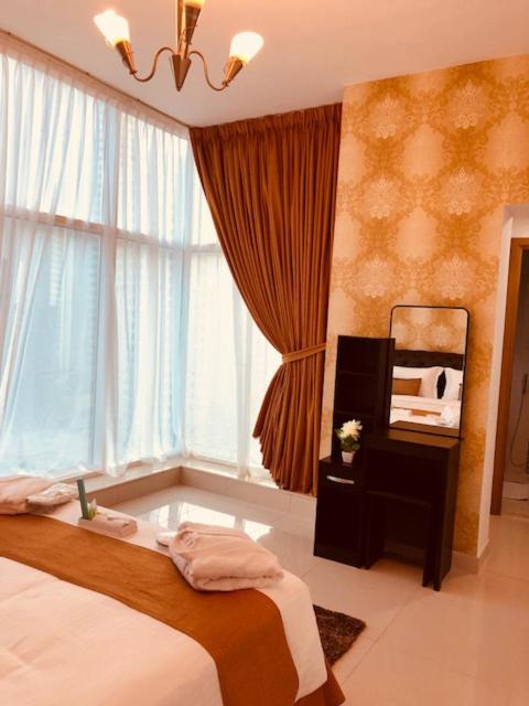 Golden Stay Vacation Homes continental tower marina