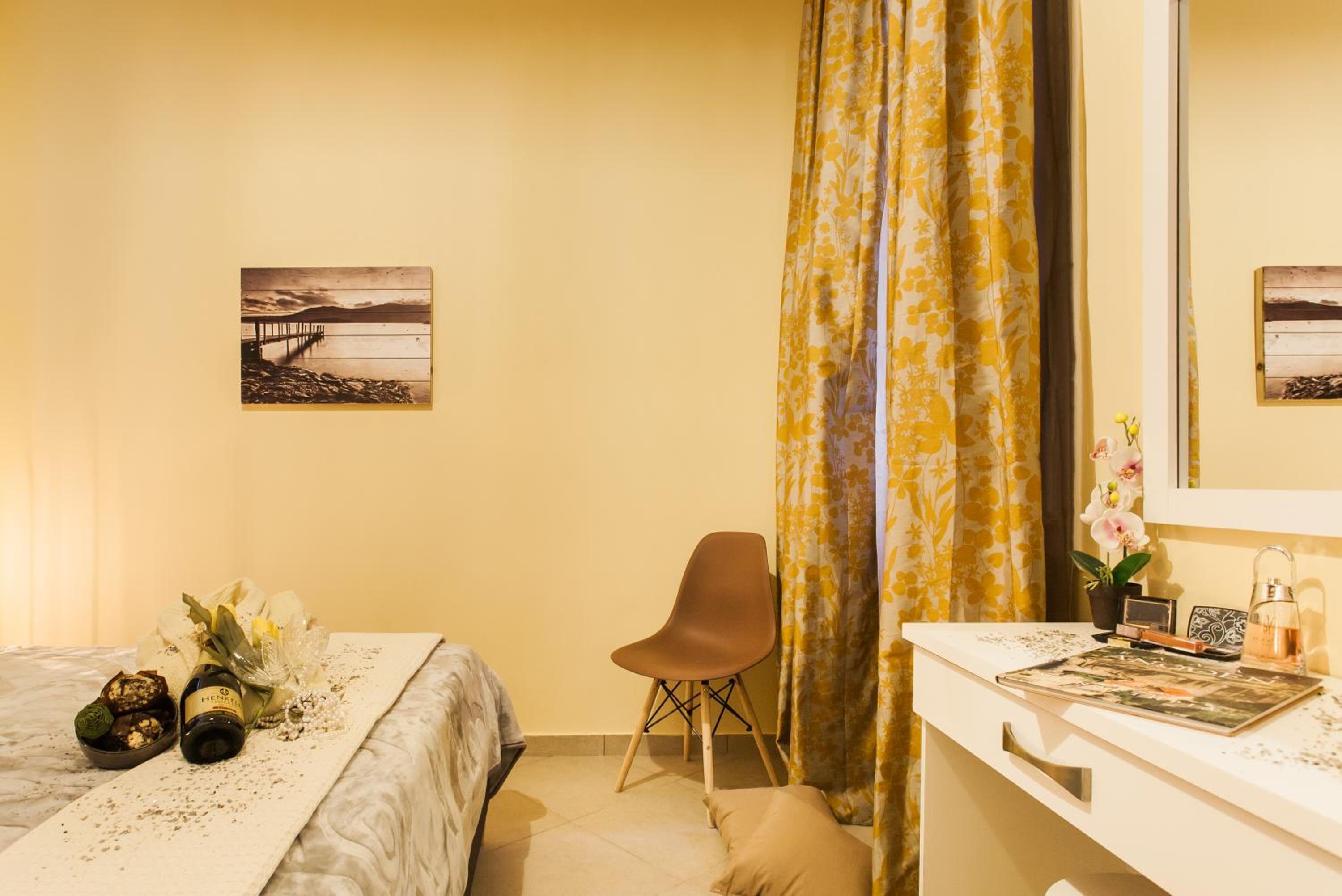 Safe, Central, Smart Double Rooms in apartment, next metro station walk to Acropolis photo 5