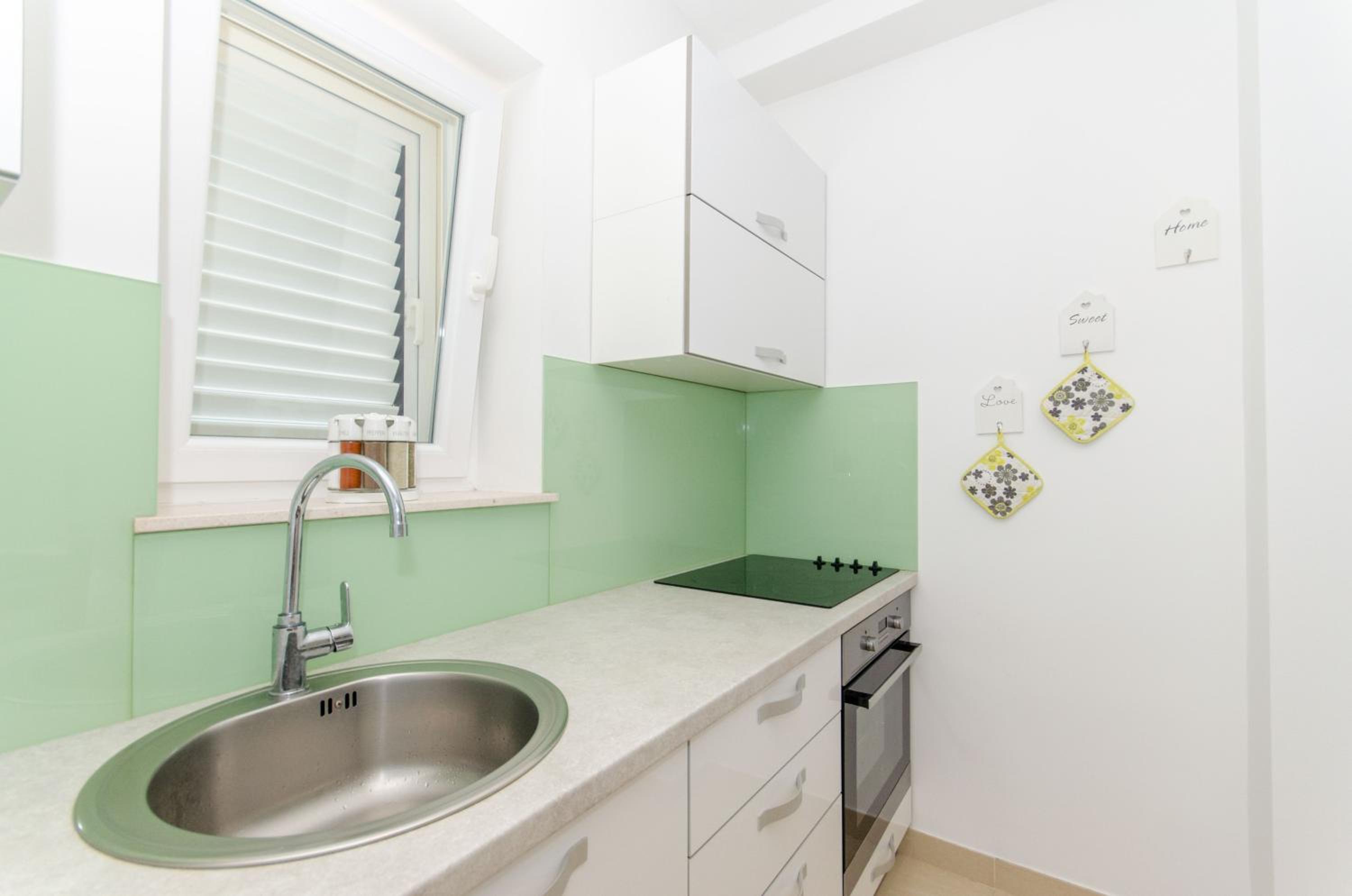 Beach & park Apartment view 3