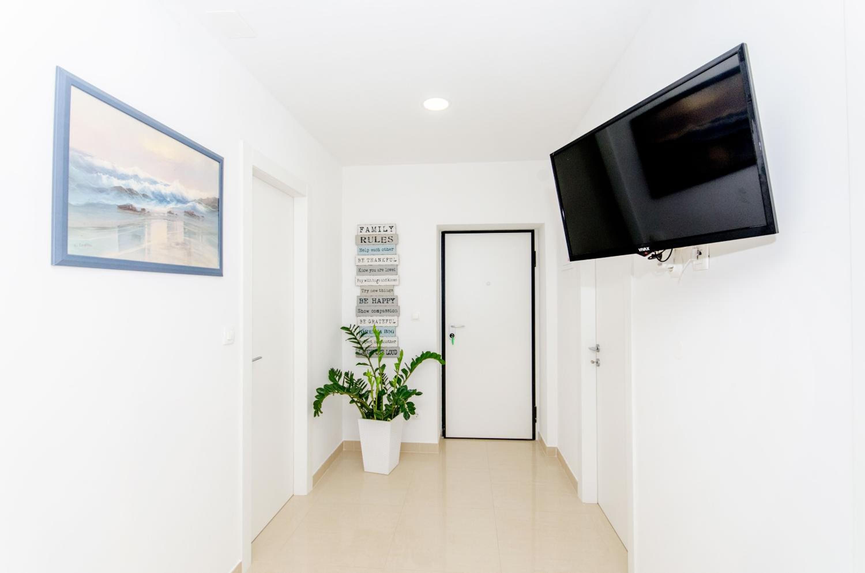 Beach & park Apartment view 5