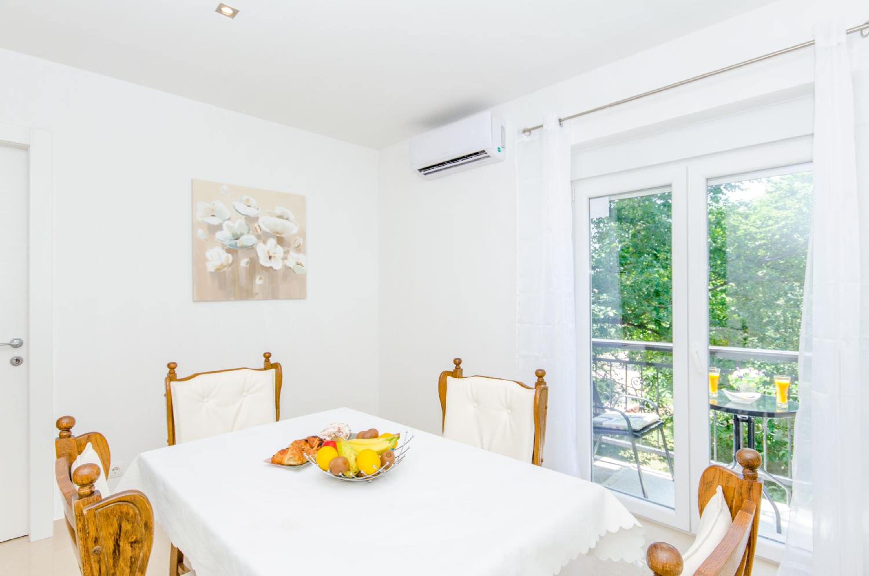 Beach & park Apartment view 2