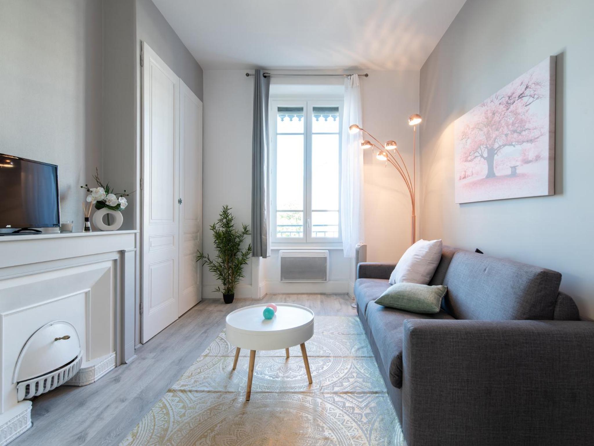 Macé Studio Apartment view 5