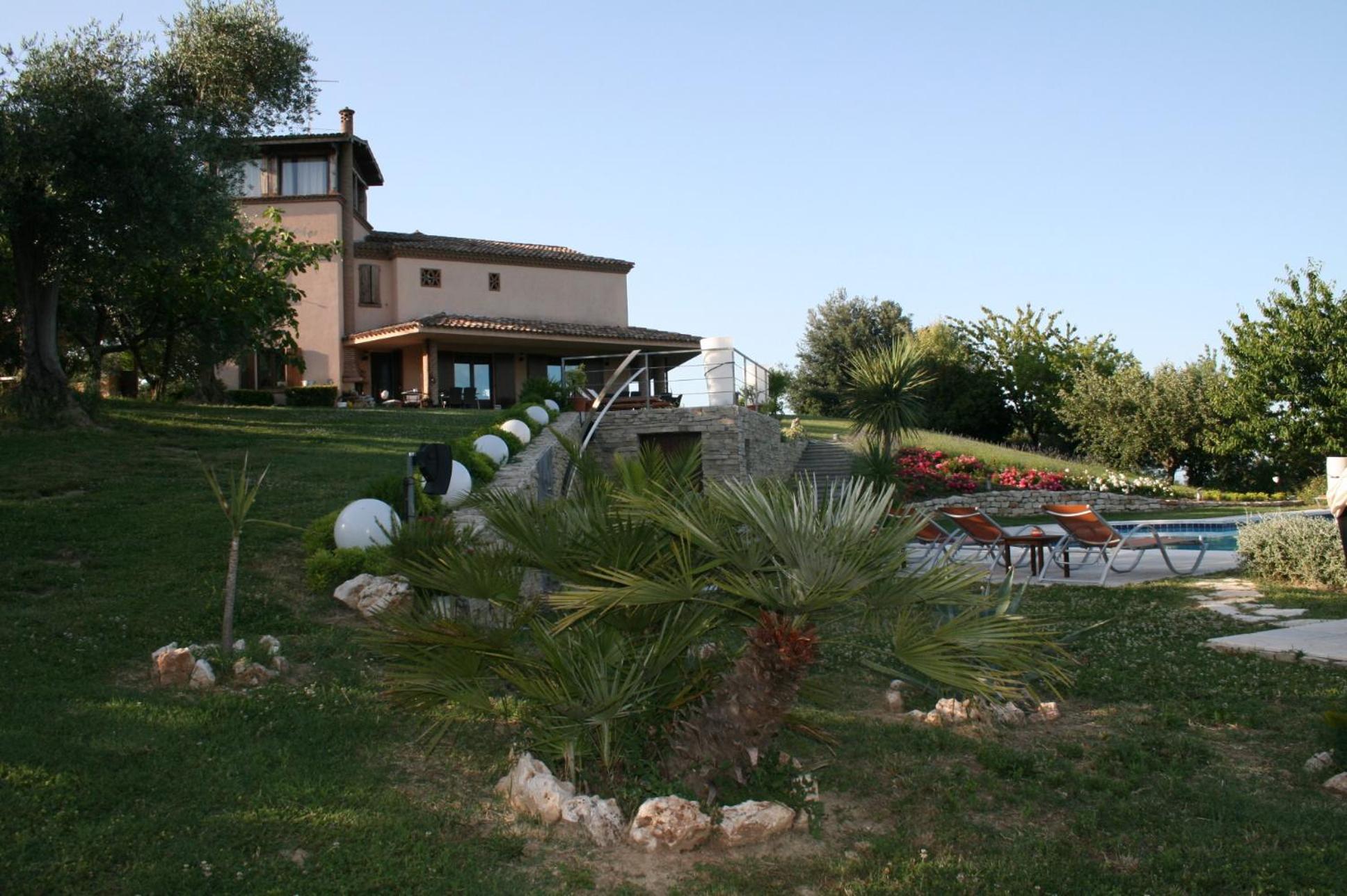 Photo 11