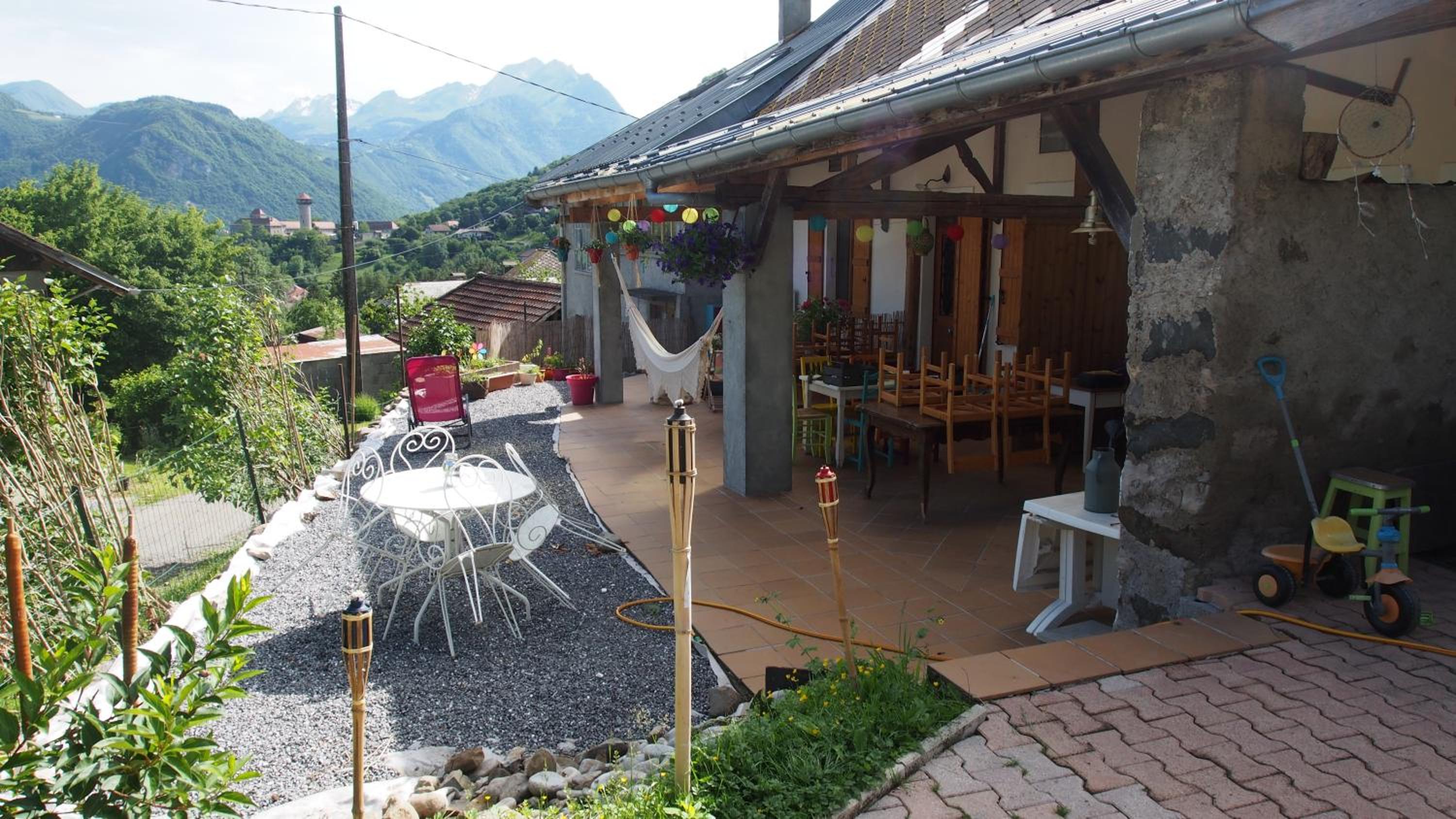 Yourtes Olachat proche Annecy view 2