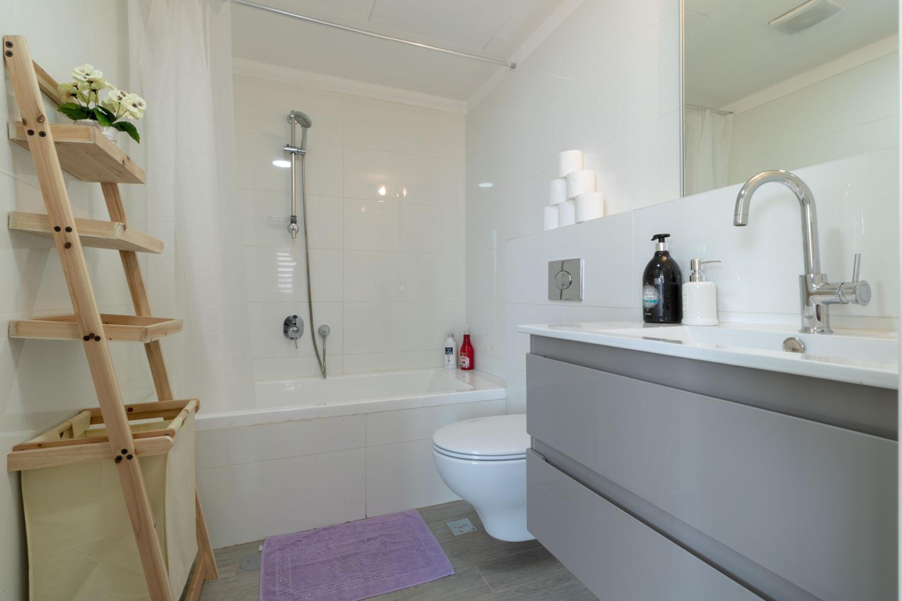 Enjoy Views of Jerusalem from Chic Flat view 3