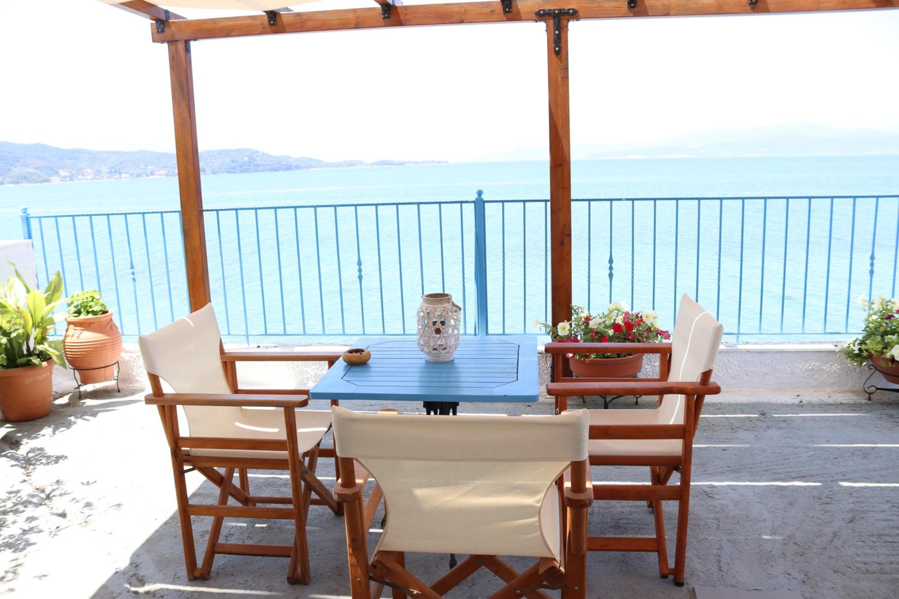 Papas Rooms on the Seafront view 4