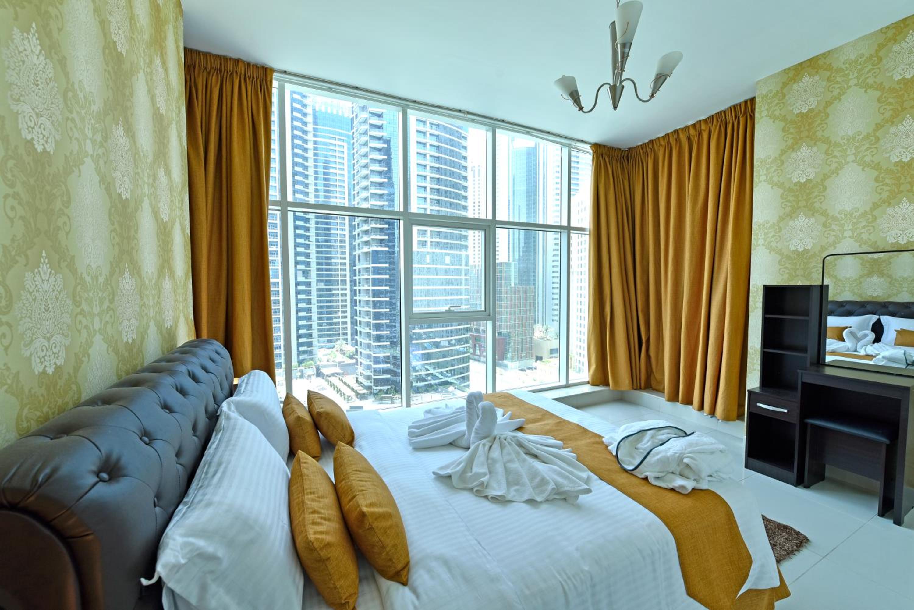 Golden Stay Vacation Homes continental tower marina