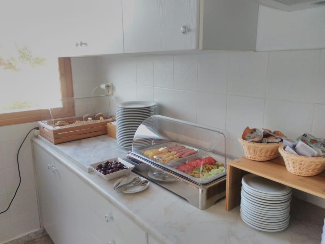 Roussos Beach Hotel