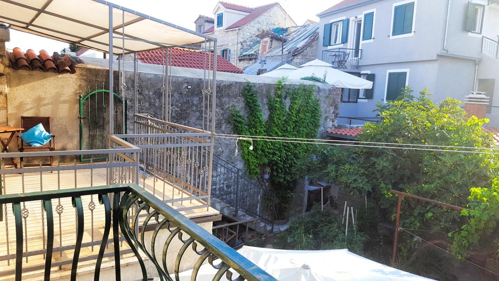 Apartment Romance view 3