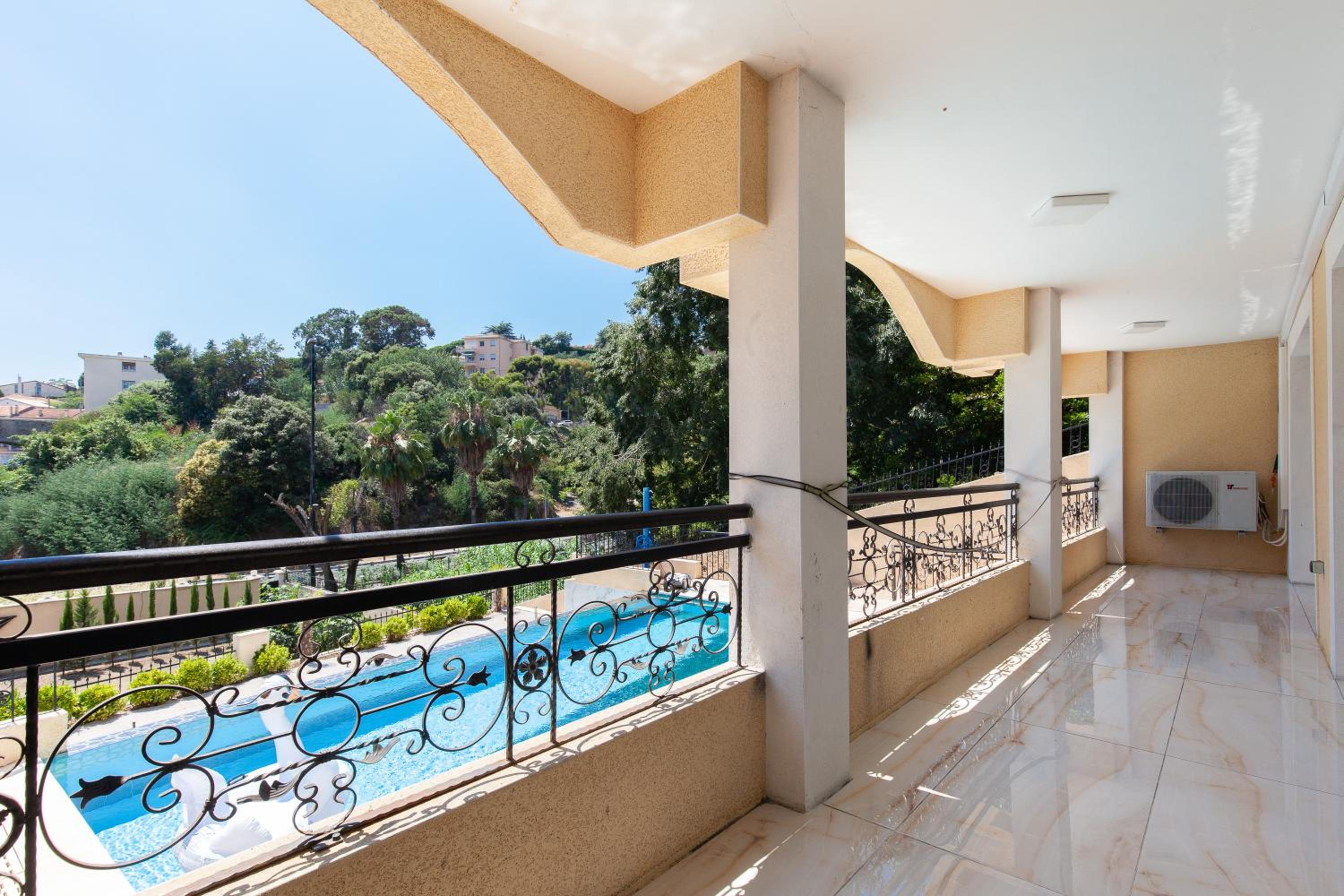 balcony