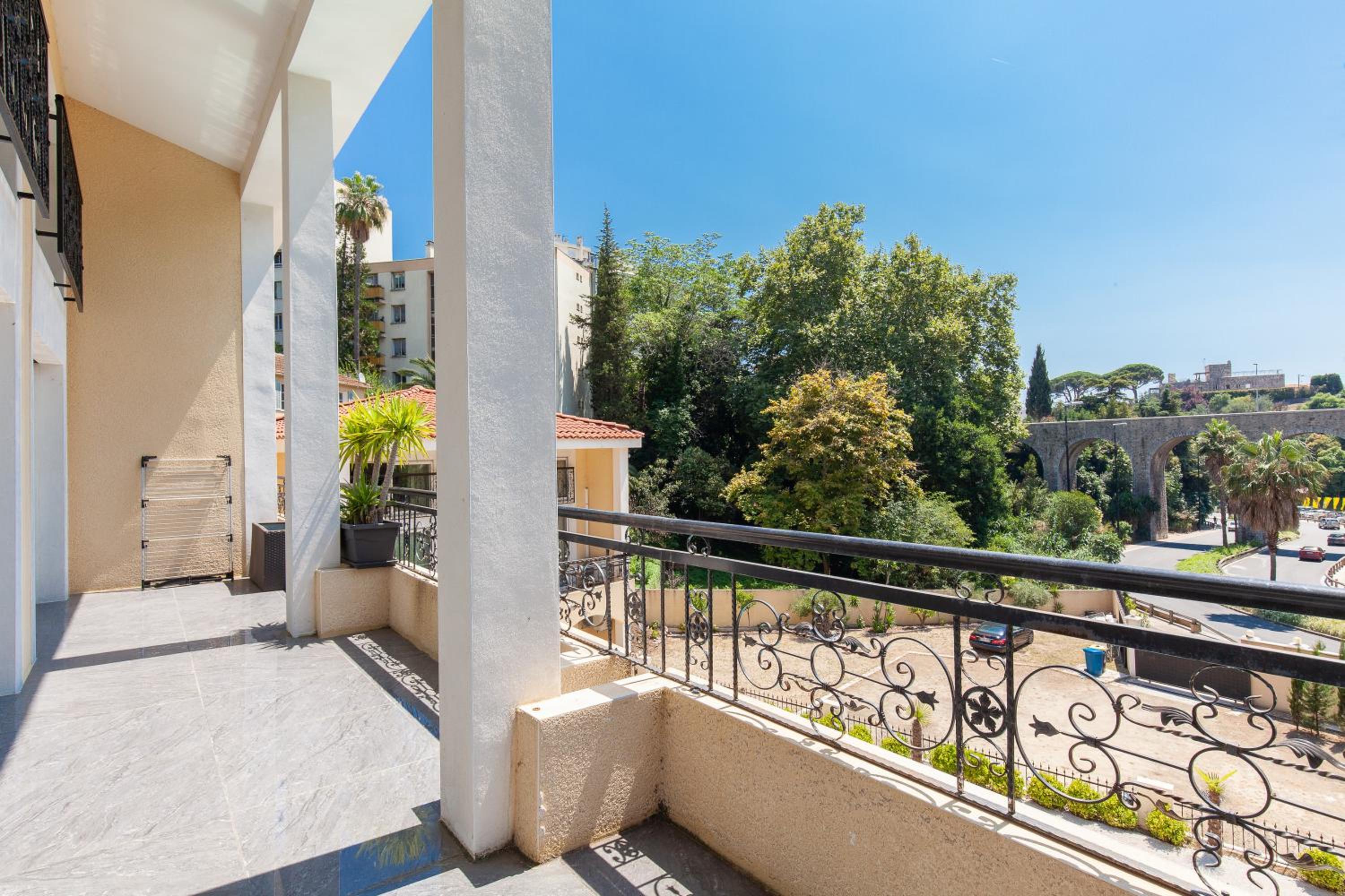 balcony