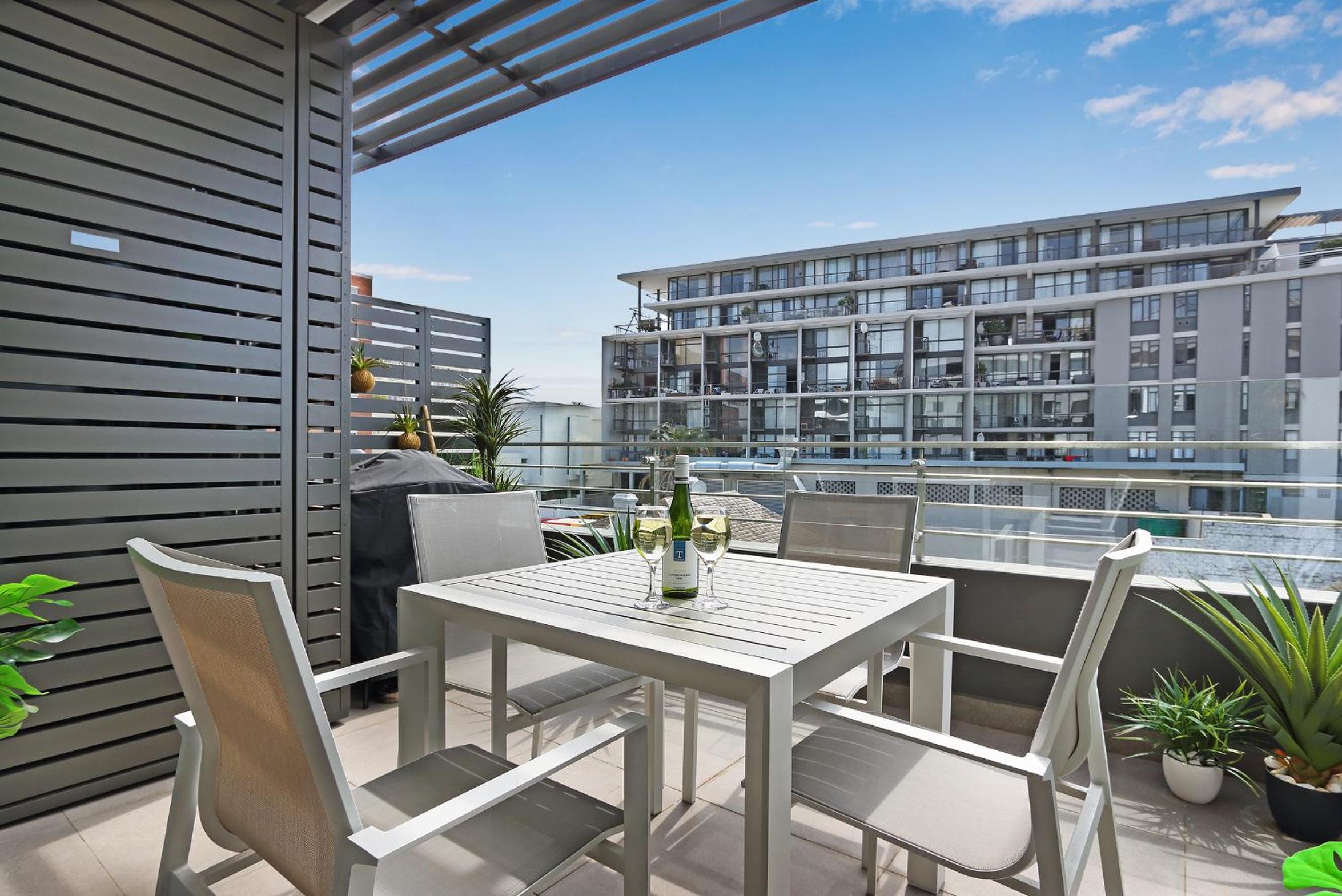 Chelsea Luxury Suites by TotalStay view 4
