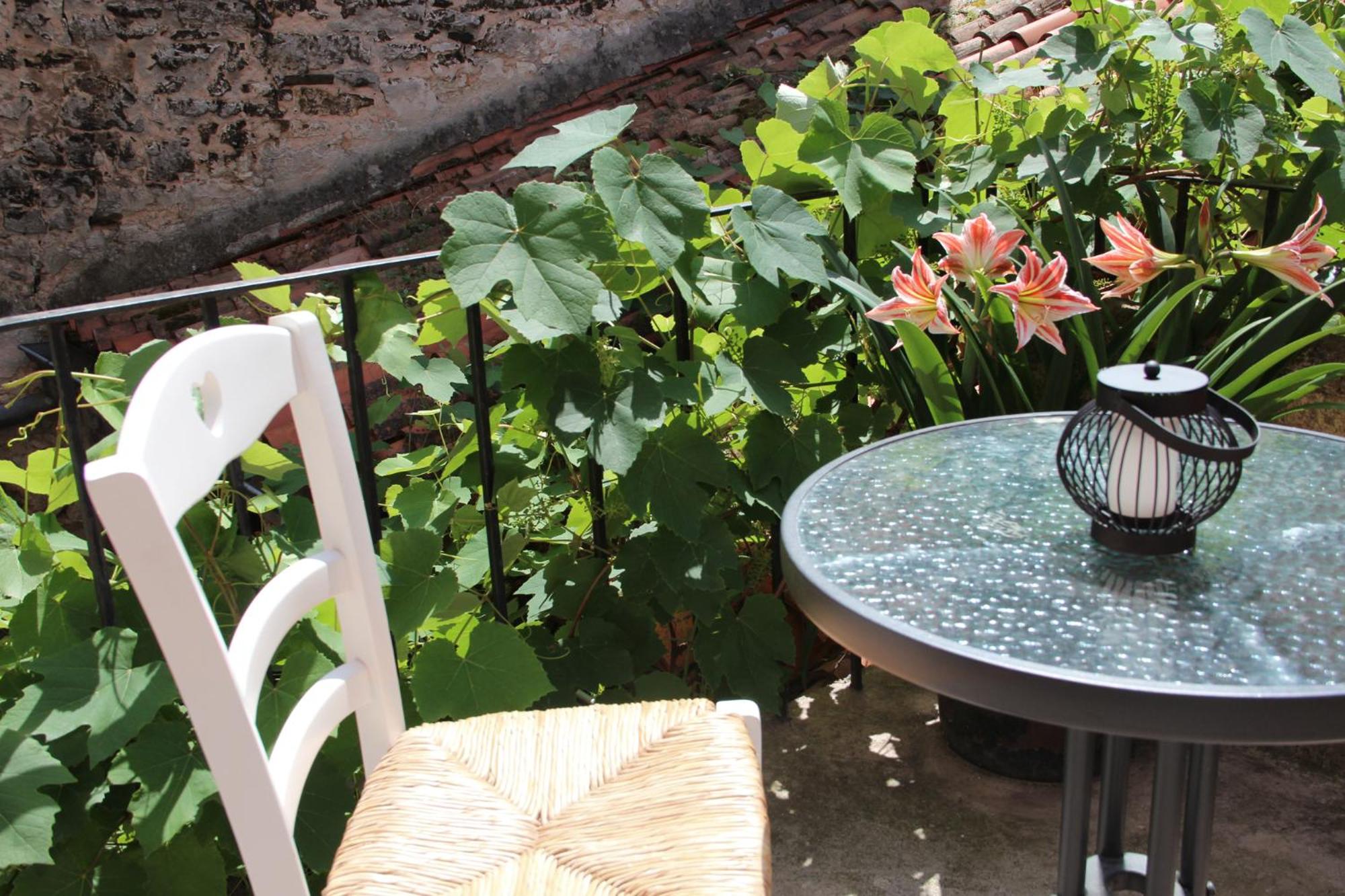 Romantic studios view 5