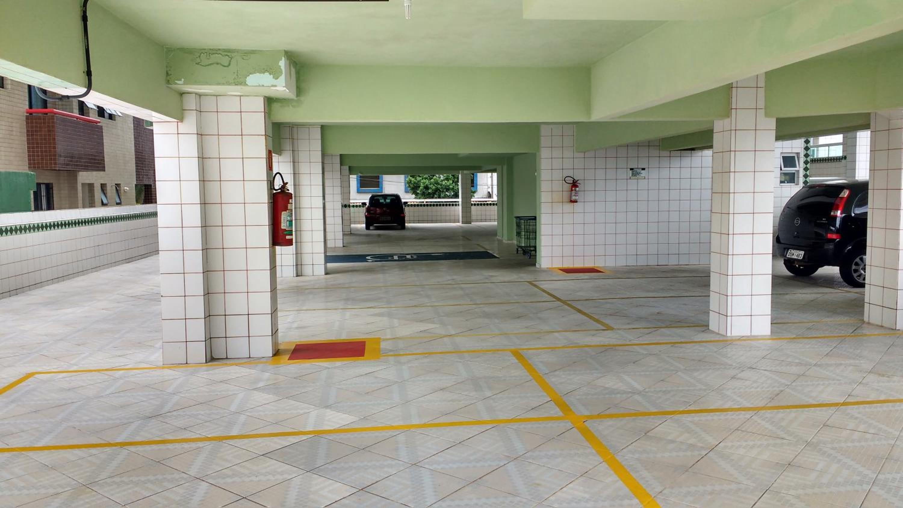 Apto. (pé na areia) com Churrasqueira na sacada