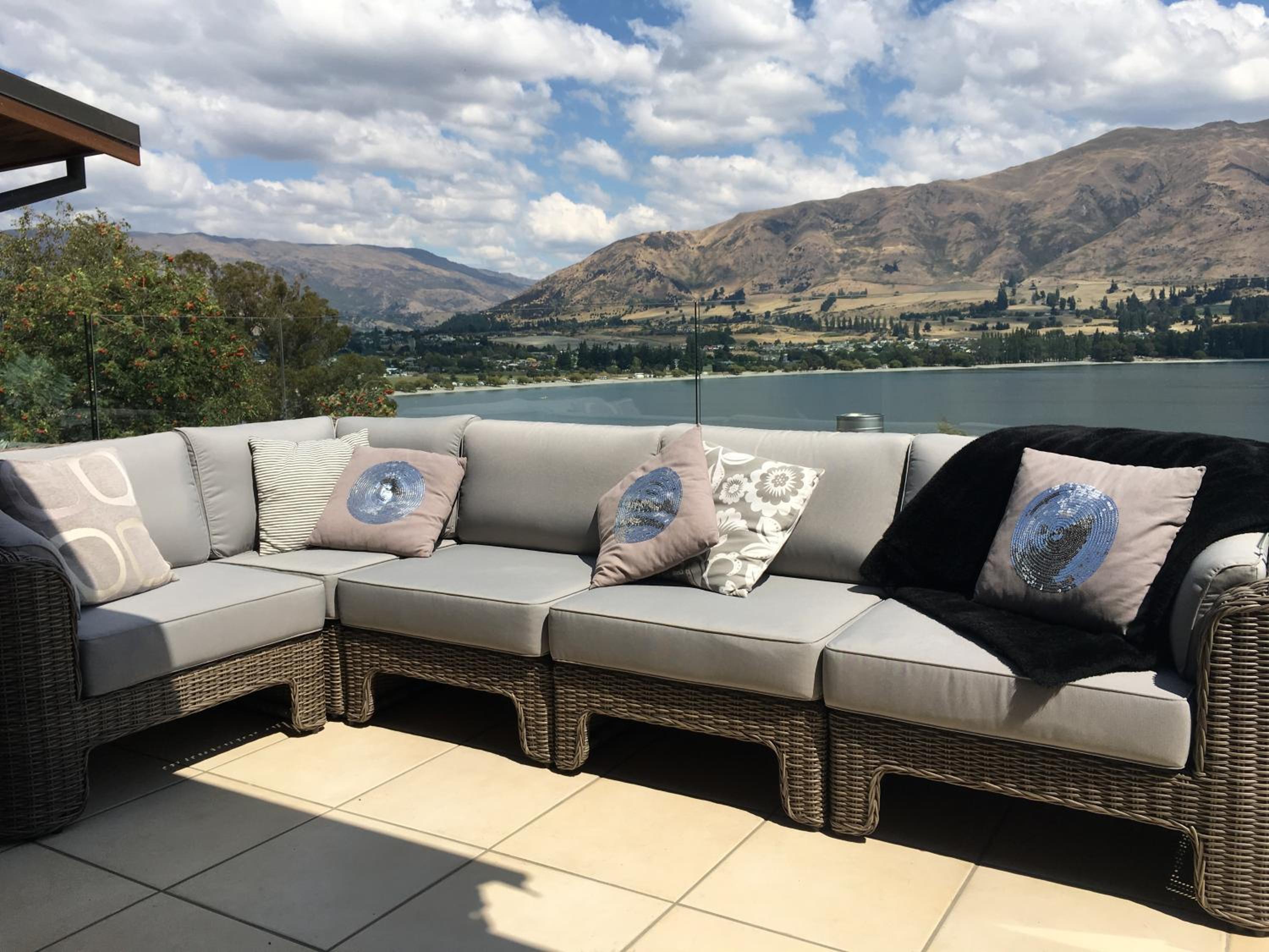 Lakeview Heights Luxury Apartment 2