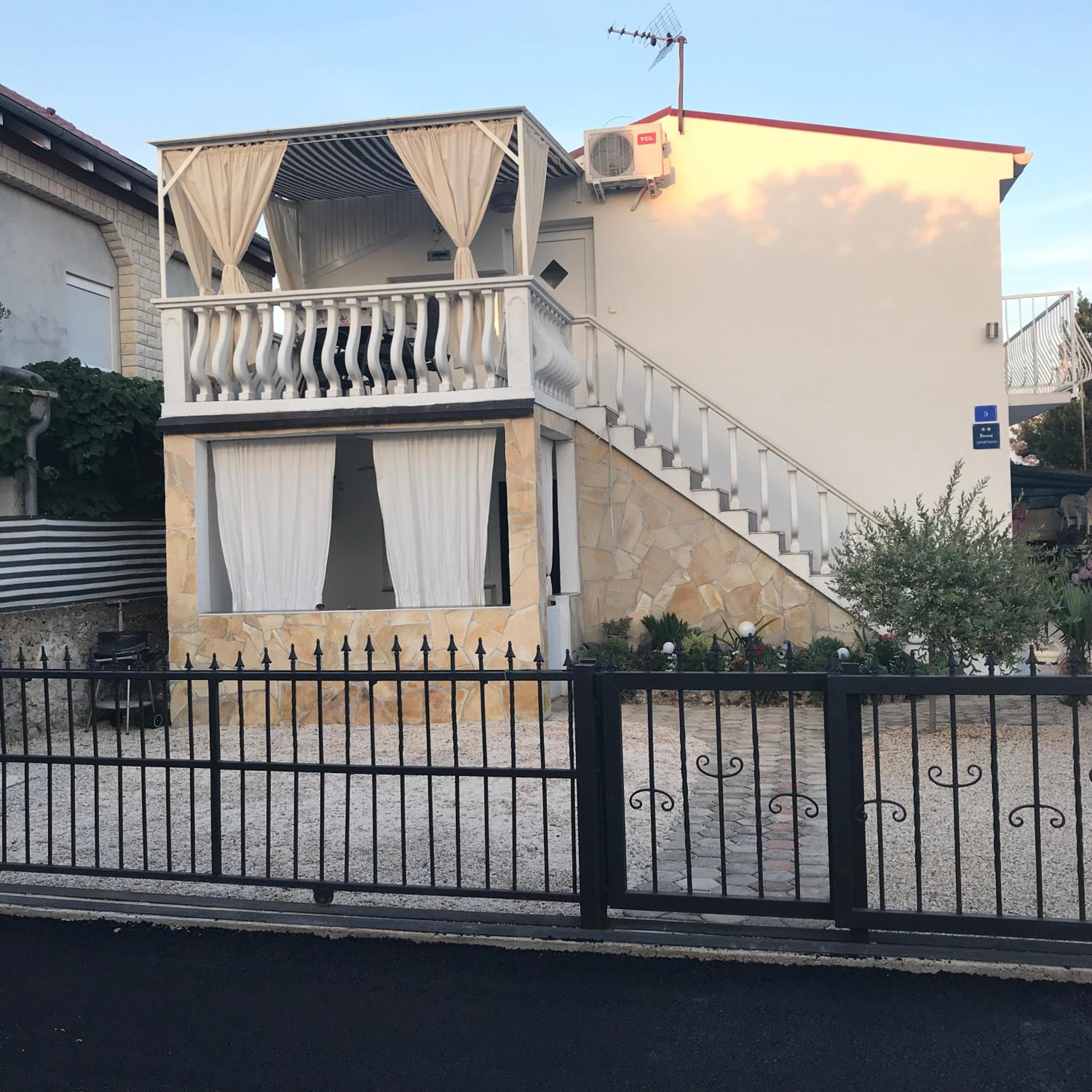 Hotel Apartman Mira - Image 1