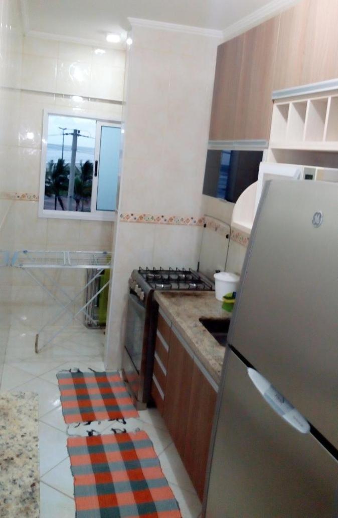 Apto. (pé na areia) com Churrasqueira na sacada