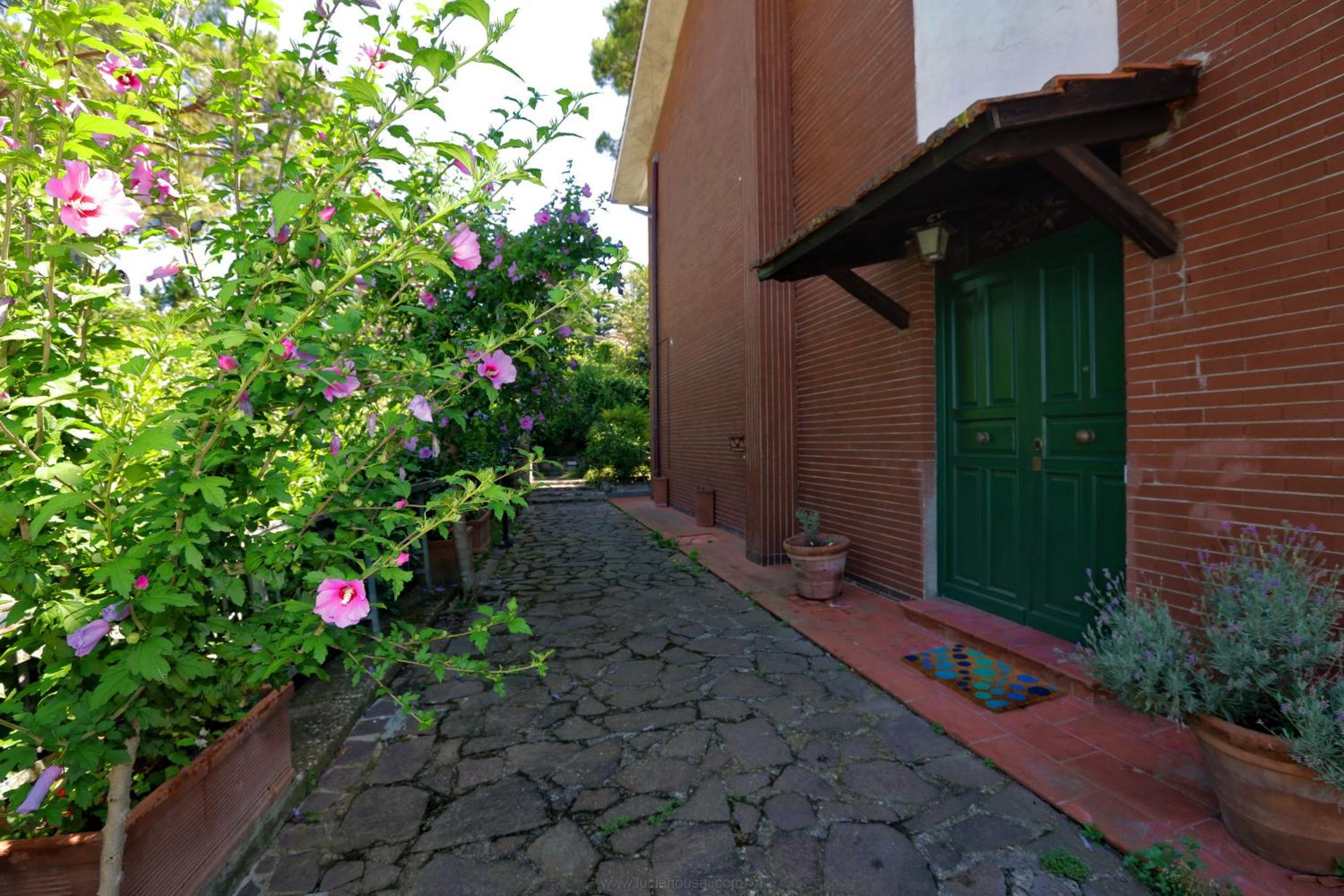 Spaziosa villa bifamiliare