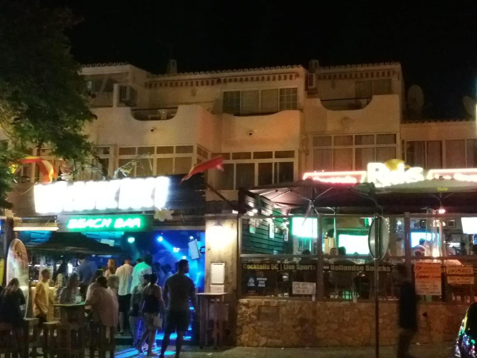 Beach Oura and Bars view 3
