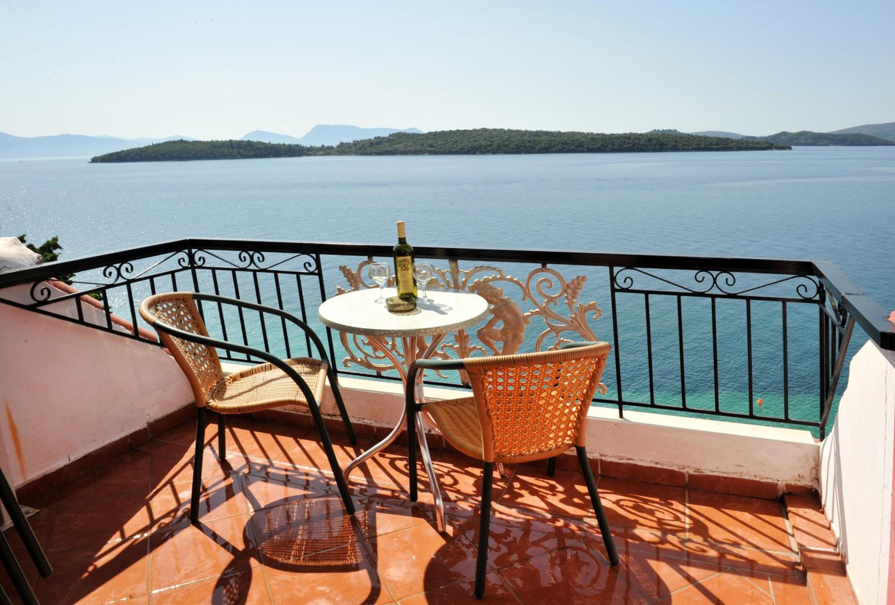 Logan's Beach Hotel photo 4