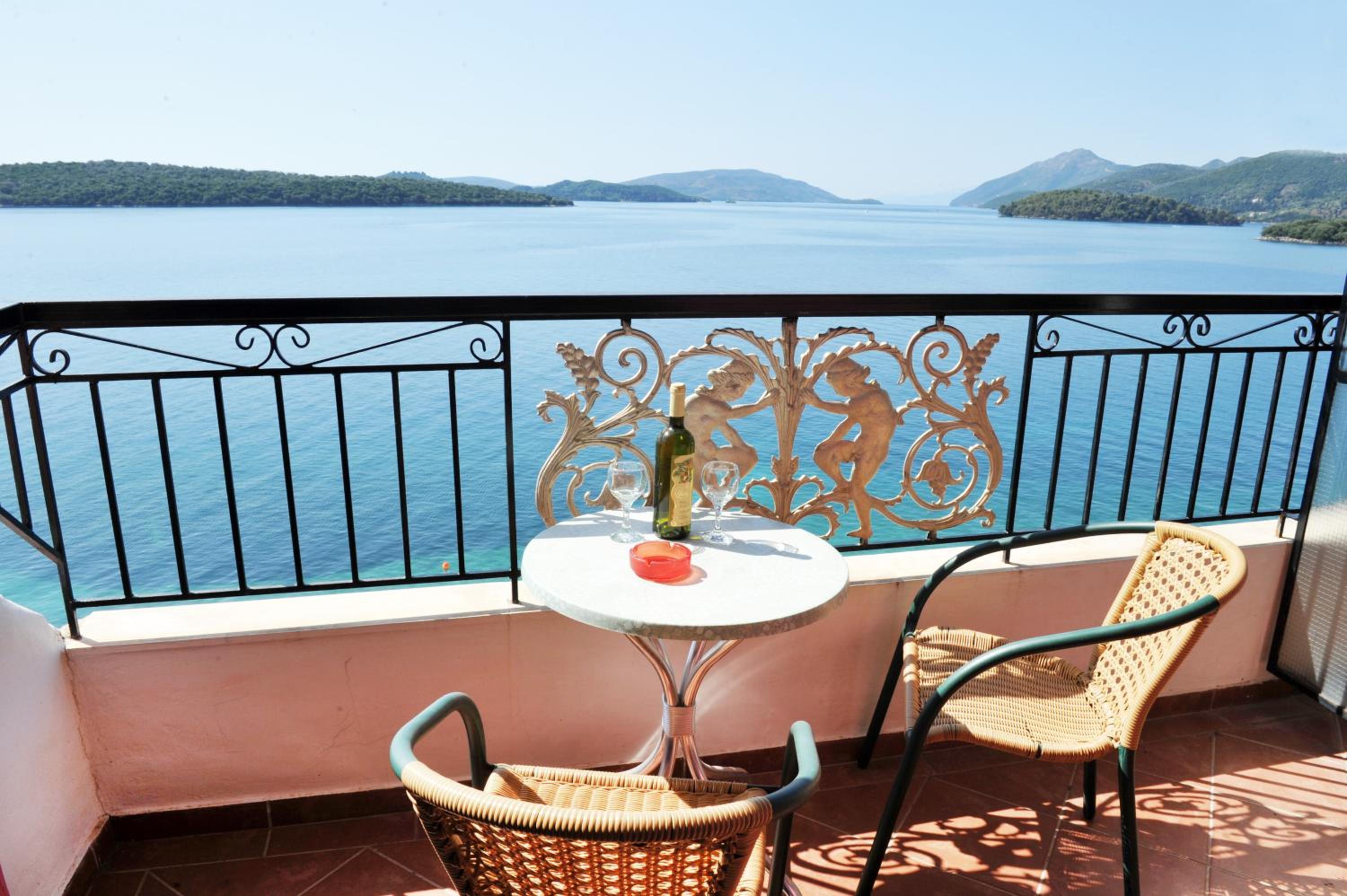 Logan's Beach Hotel photo 3