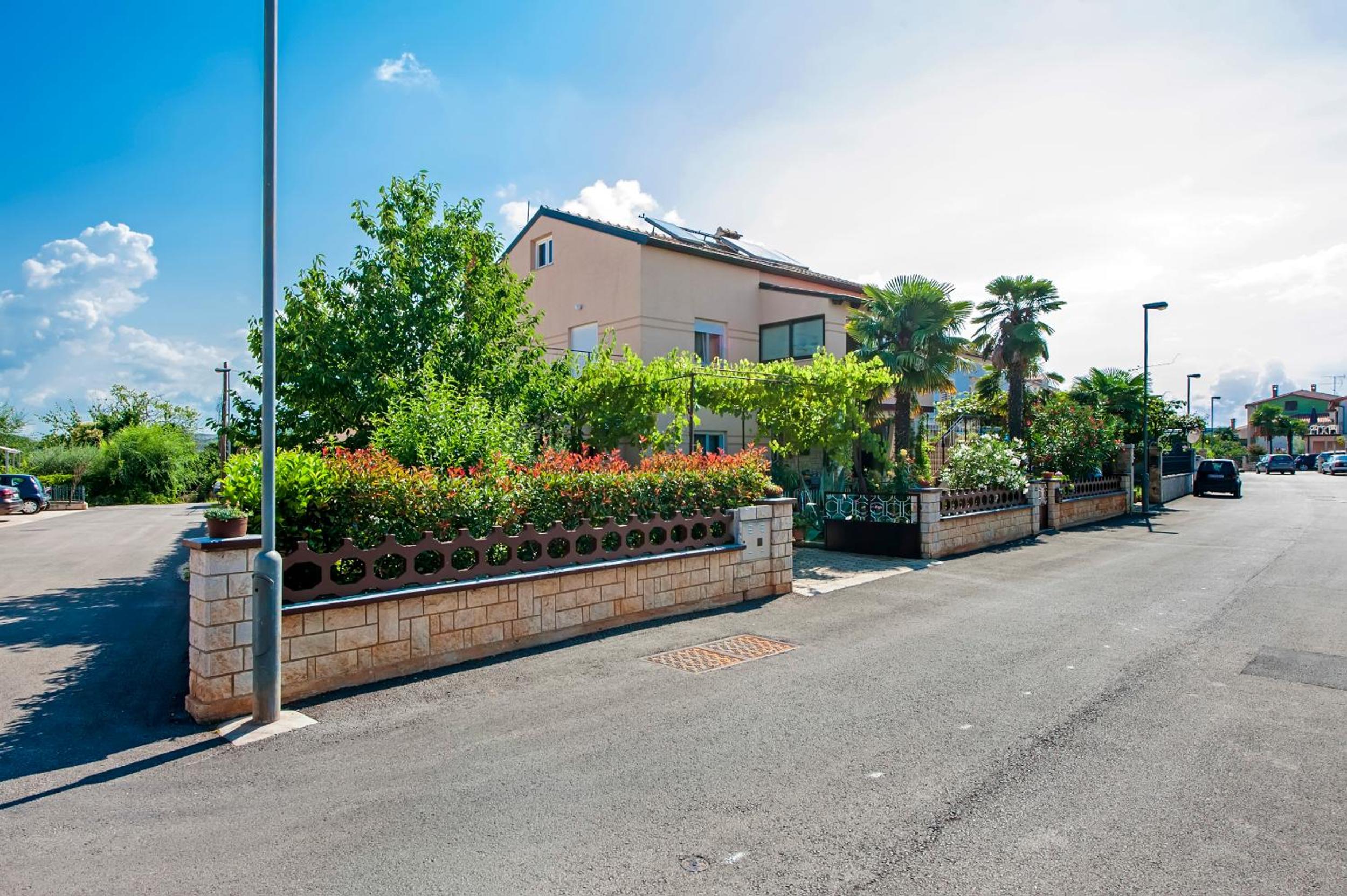 Holiday home and Apartment Dubravka