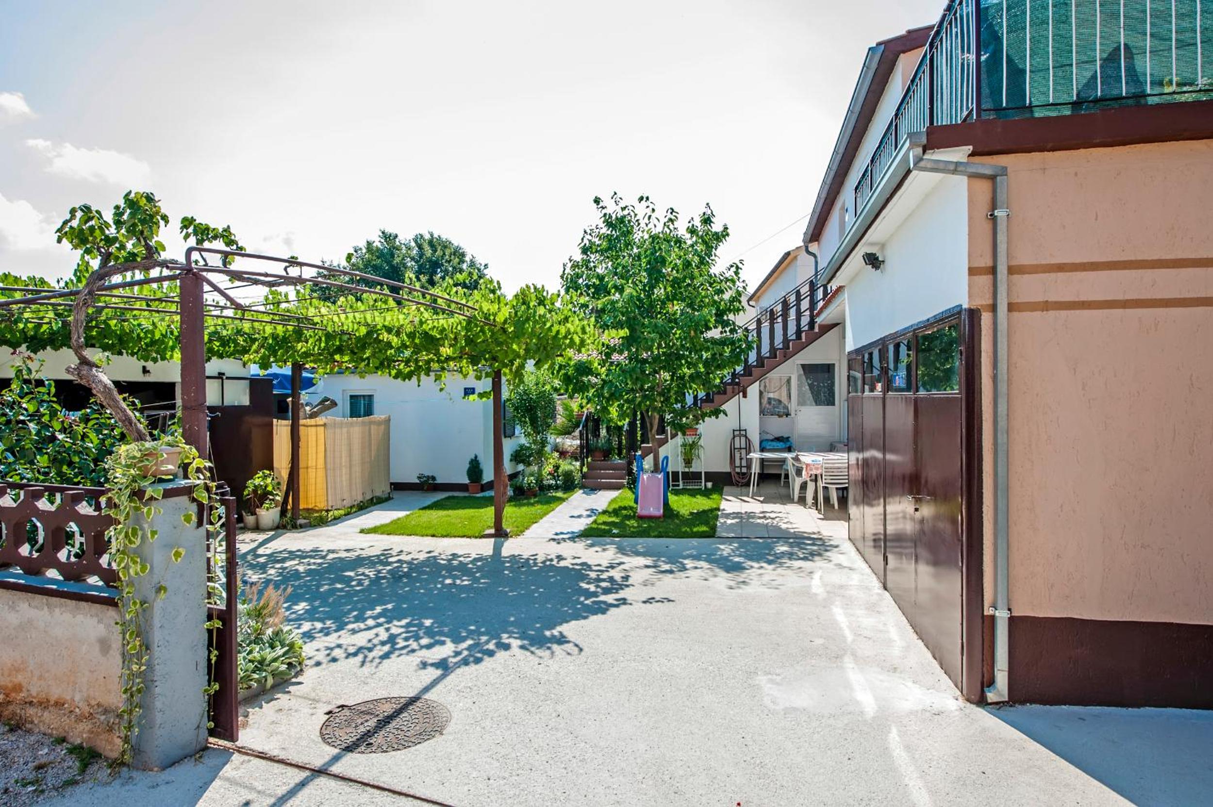 Holiday home and Apartment Dubravka