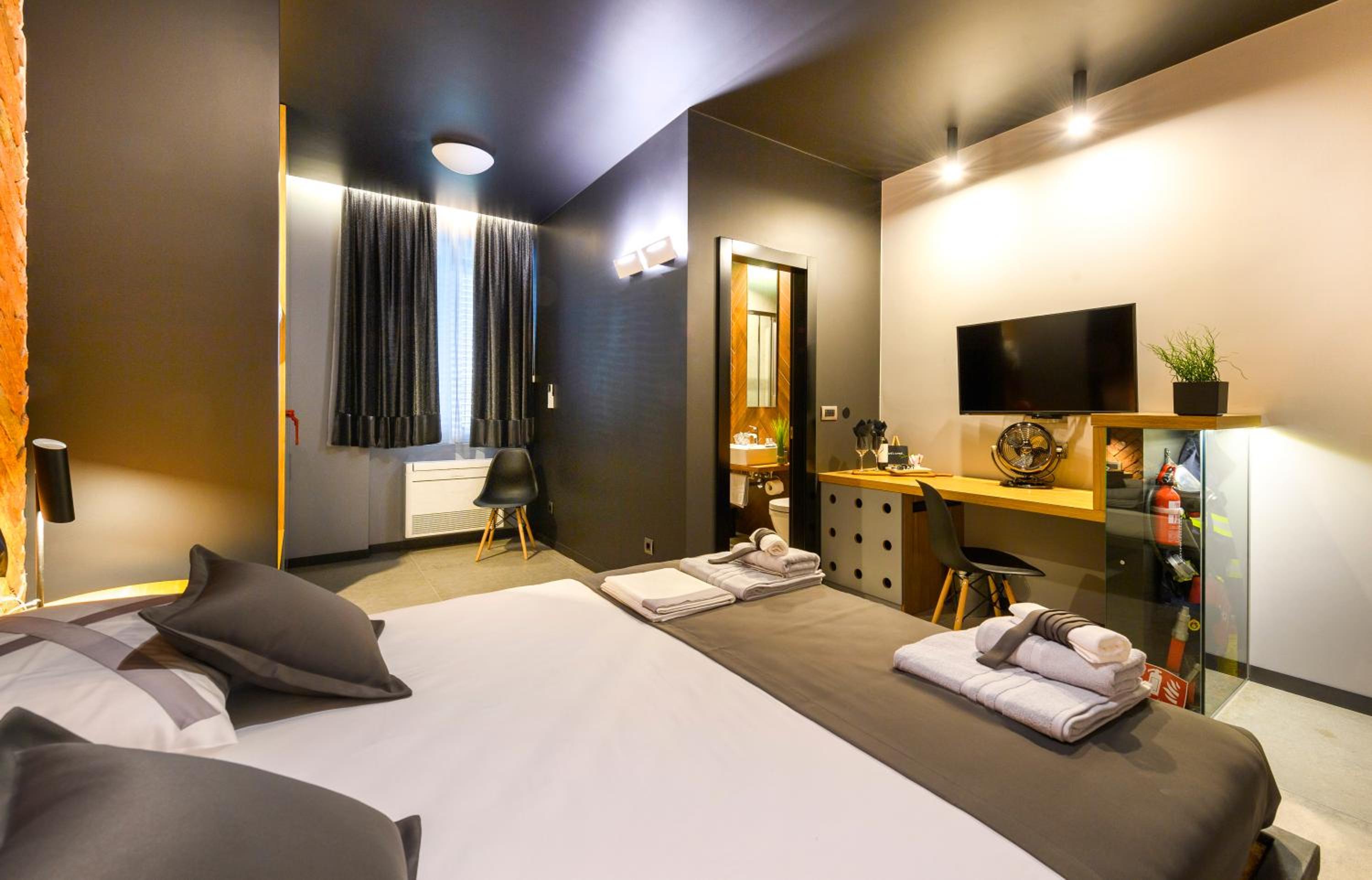Split Industrial Design Rooms view 2