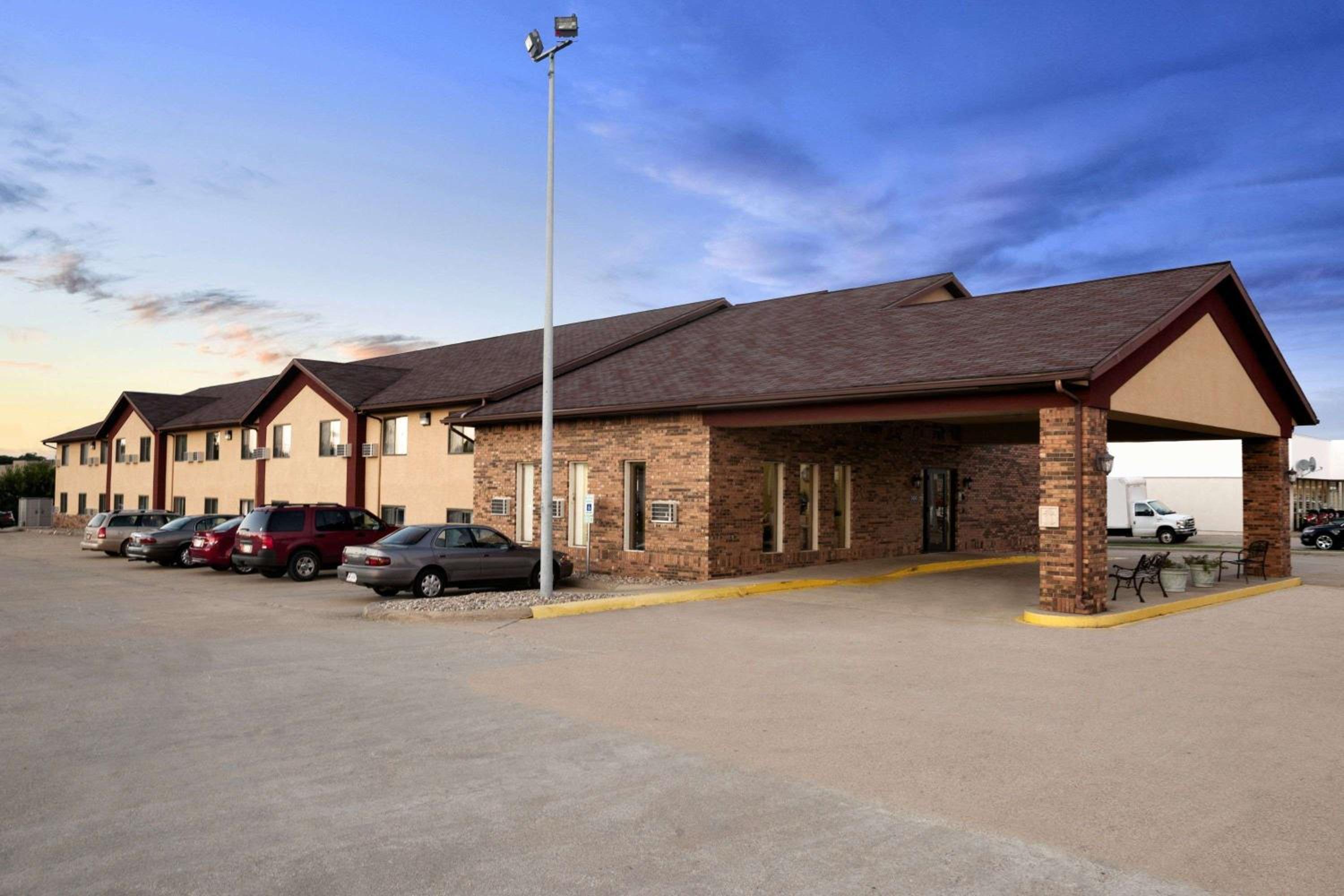 Effingham Vacations - Super 8 by Wyndham Effingham - Property Image 11