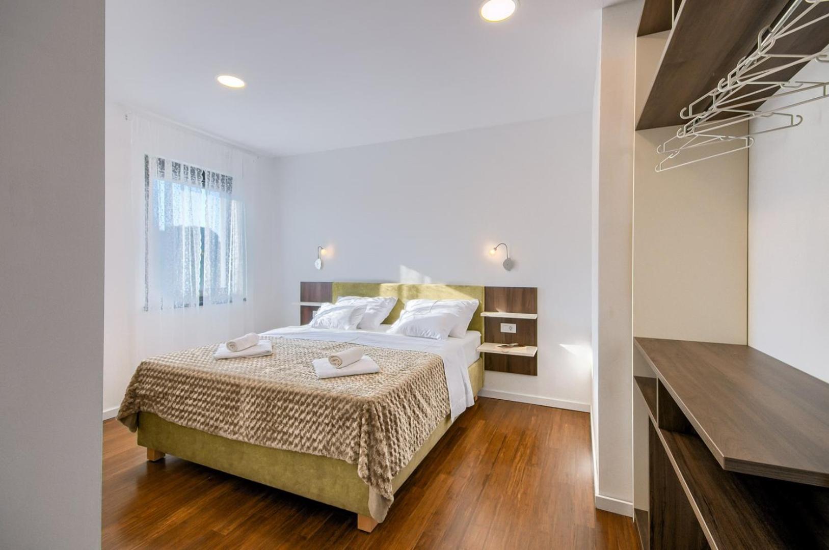 Rooms K&T sea side luxury view 3