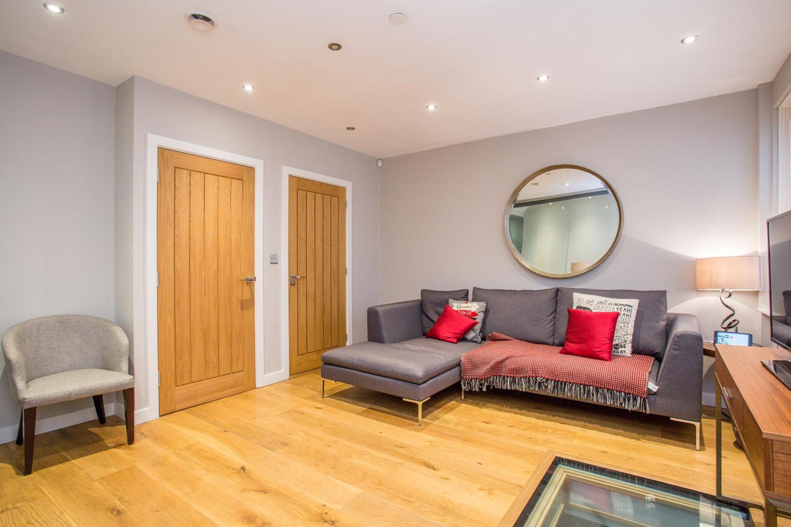 The Escalier Mews - Bright 3BDR Home