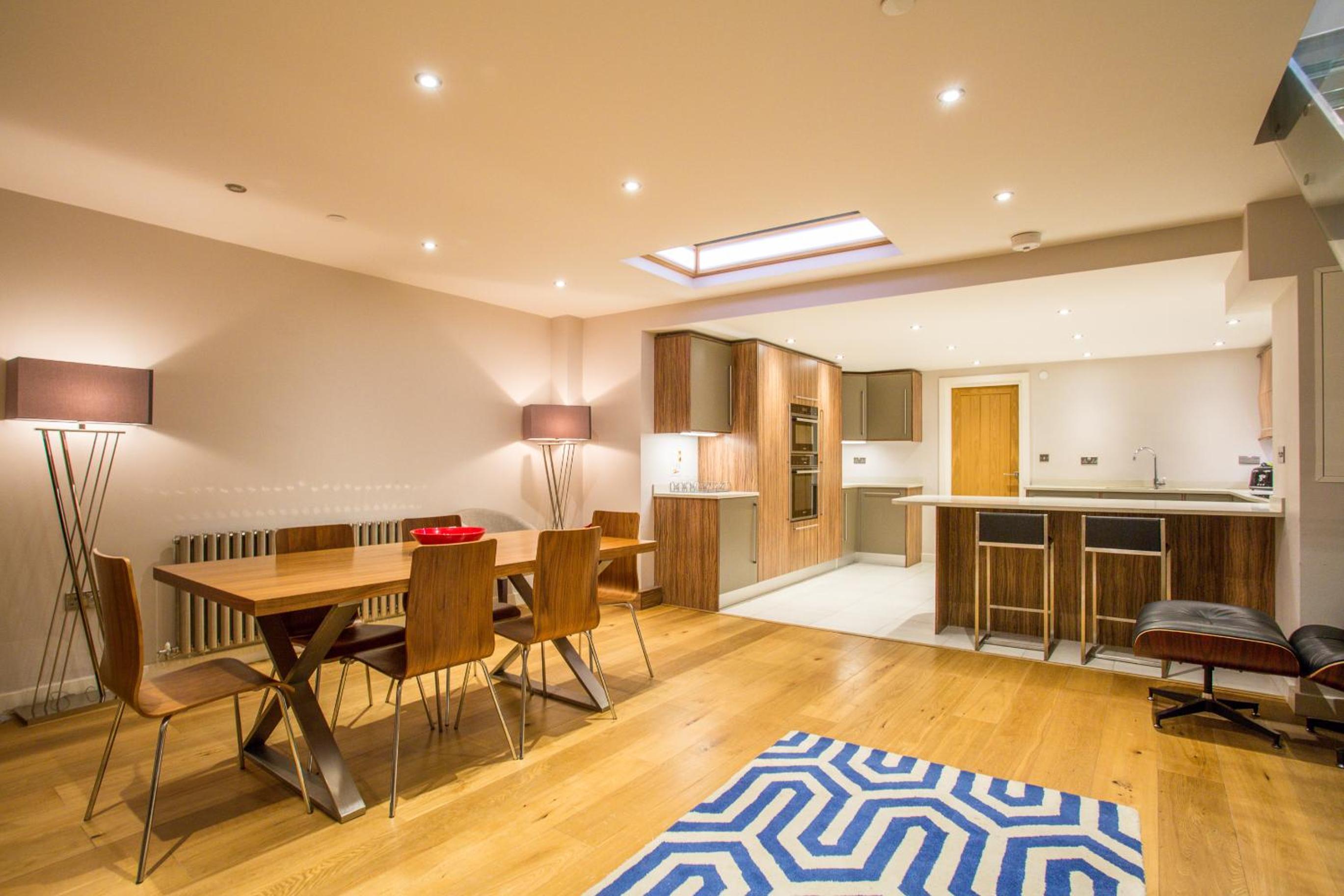 The Escalier Mews - Bright 3BDR Home