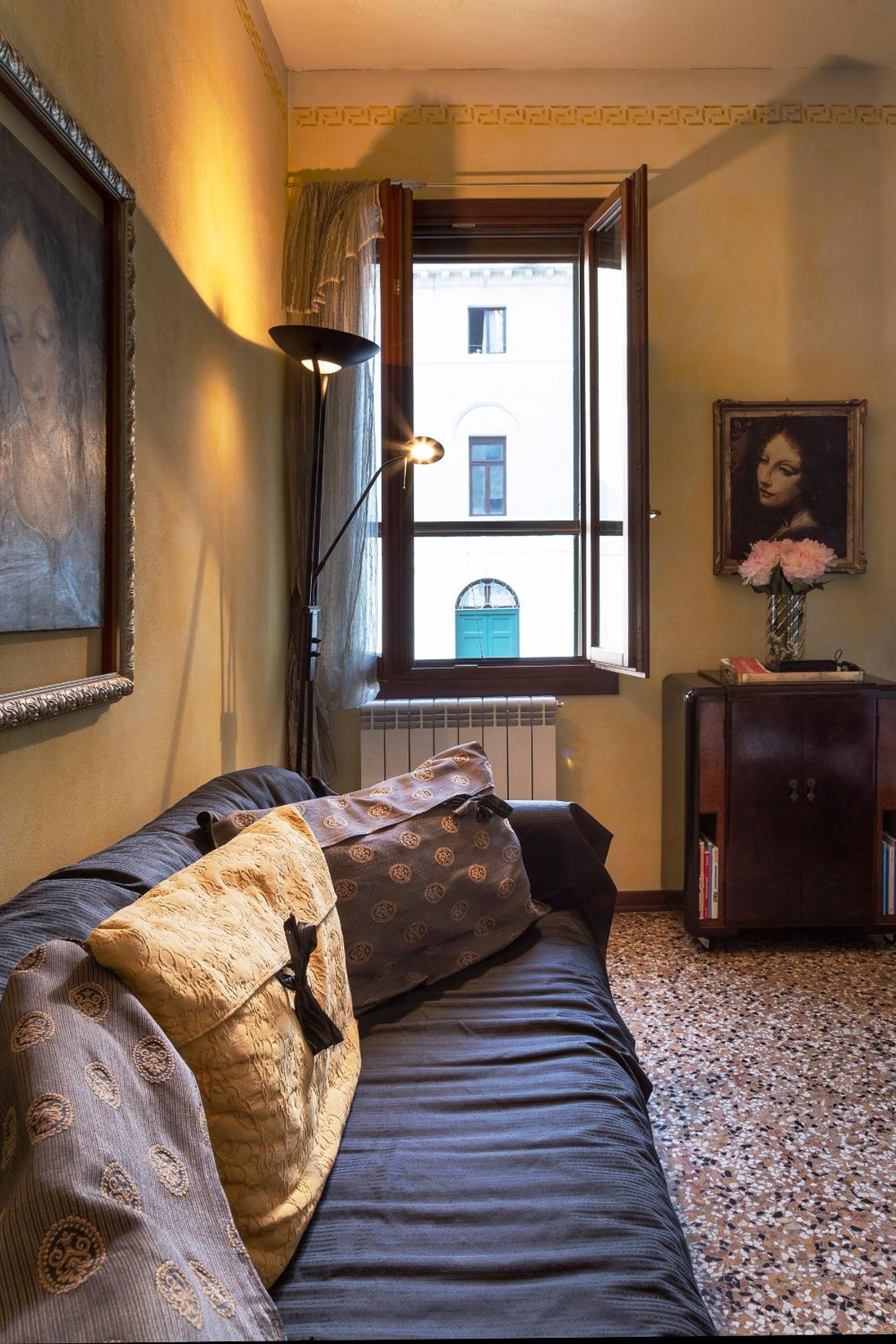 Ca’ Zora Apartment - Contemporary & Baroque House photo 5